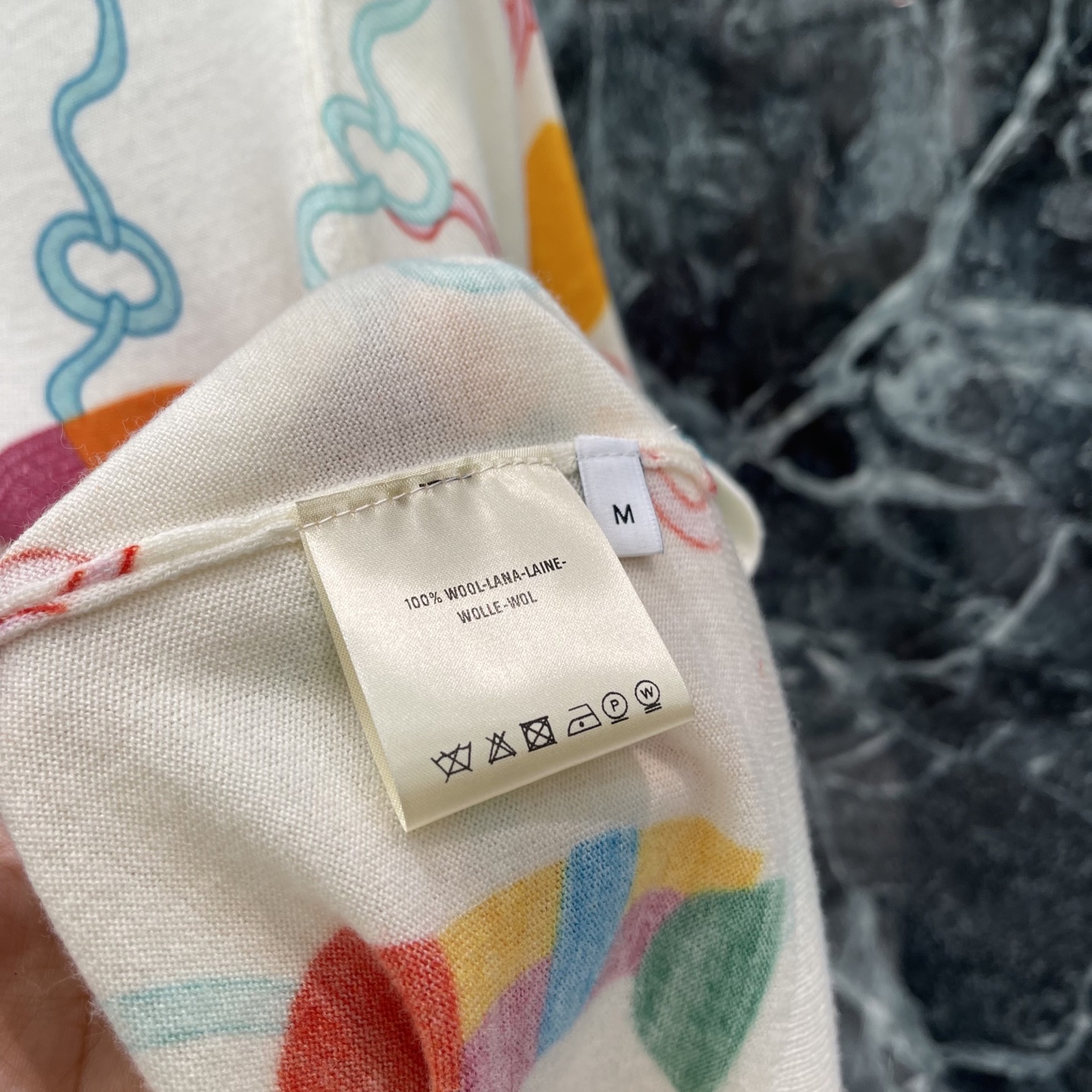 Her 26夏季新款 马年主题针织衫 米白色底配多彩马图案 艺术感满满!柔软舒适 春夏穿超合适 圆领短袖