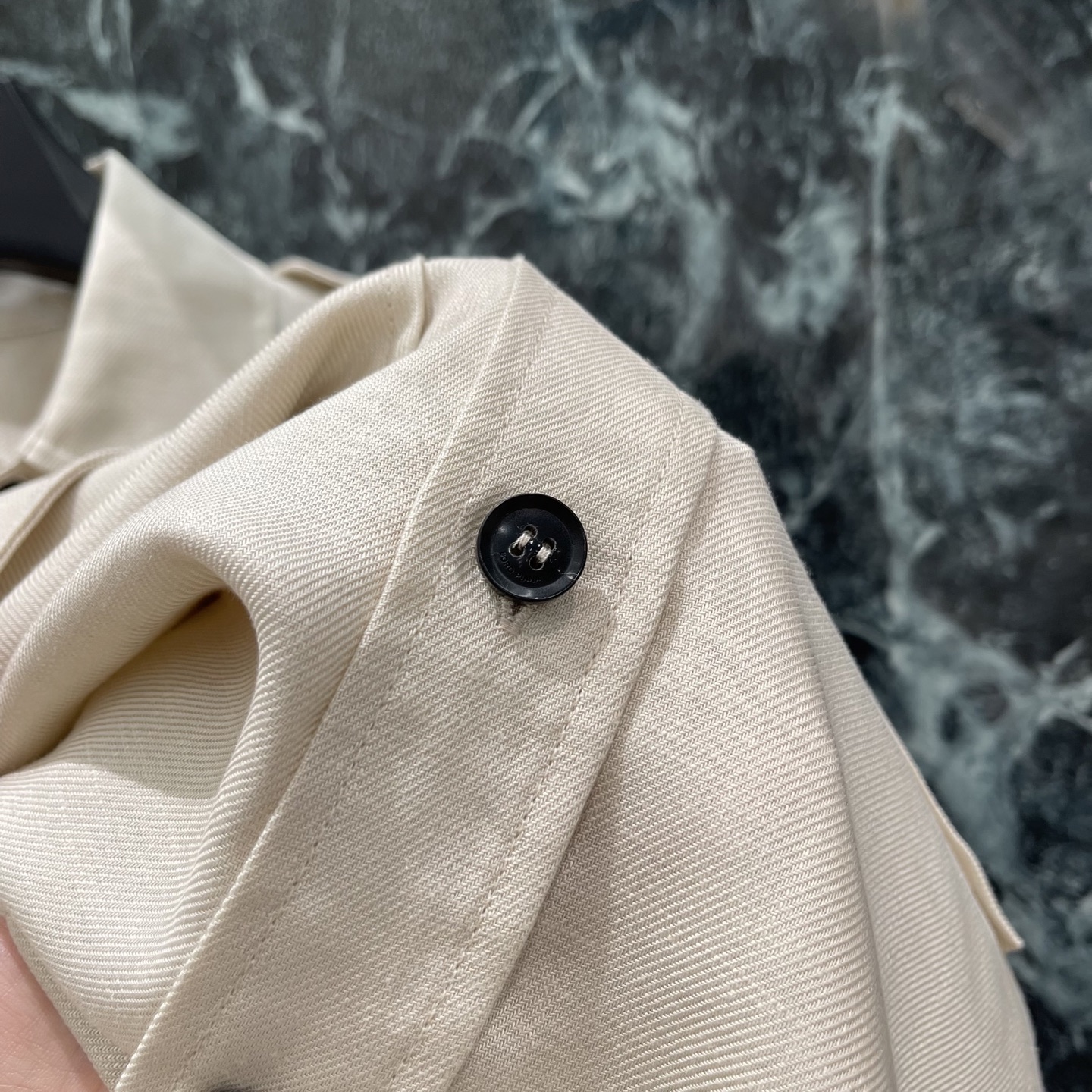 LoroPiana 26春夏新款 亚麻短袖衬衫 双口袋设计 简约又有工装感 翻领短袖很显气质 亚麻面料散