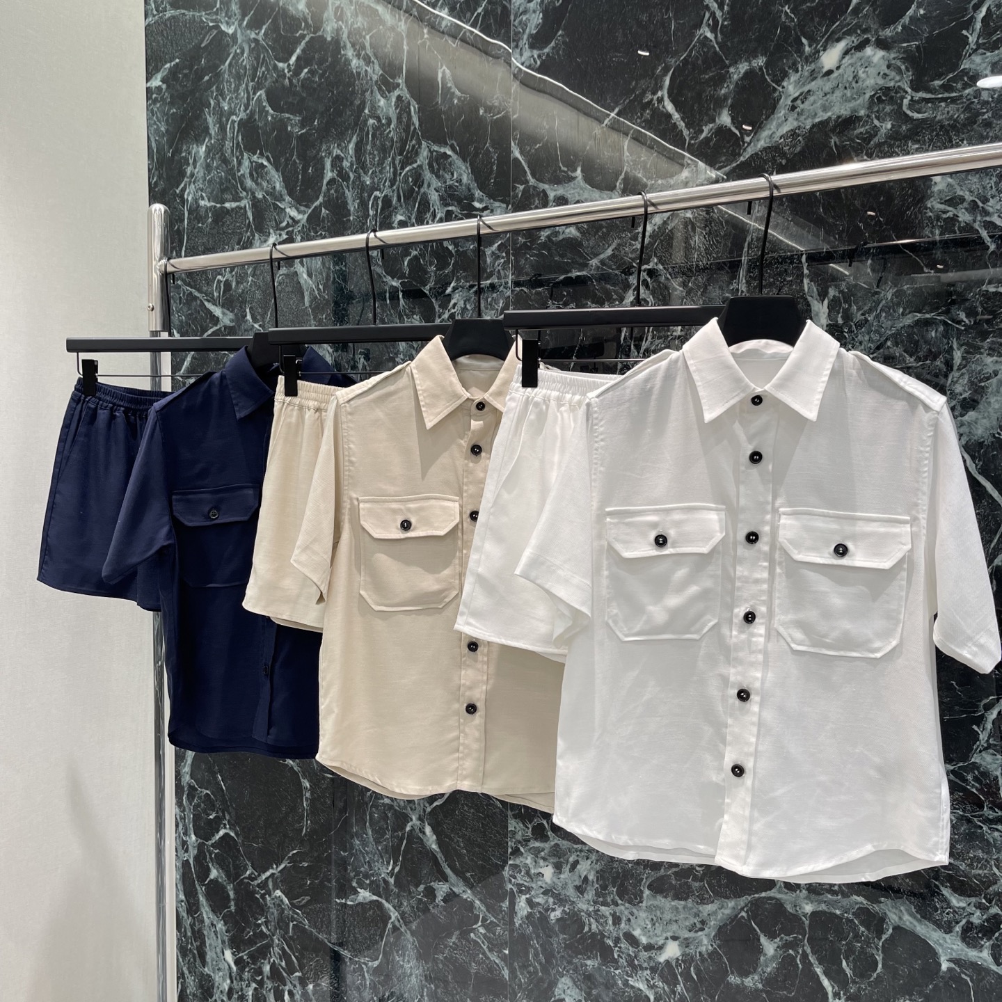 LoroPiana 26夏季新款 亚麻阔腿短裤 高腰松紧设计 显腿长又修饰腰线 梨形身材友好  宽松阔腿