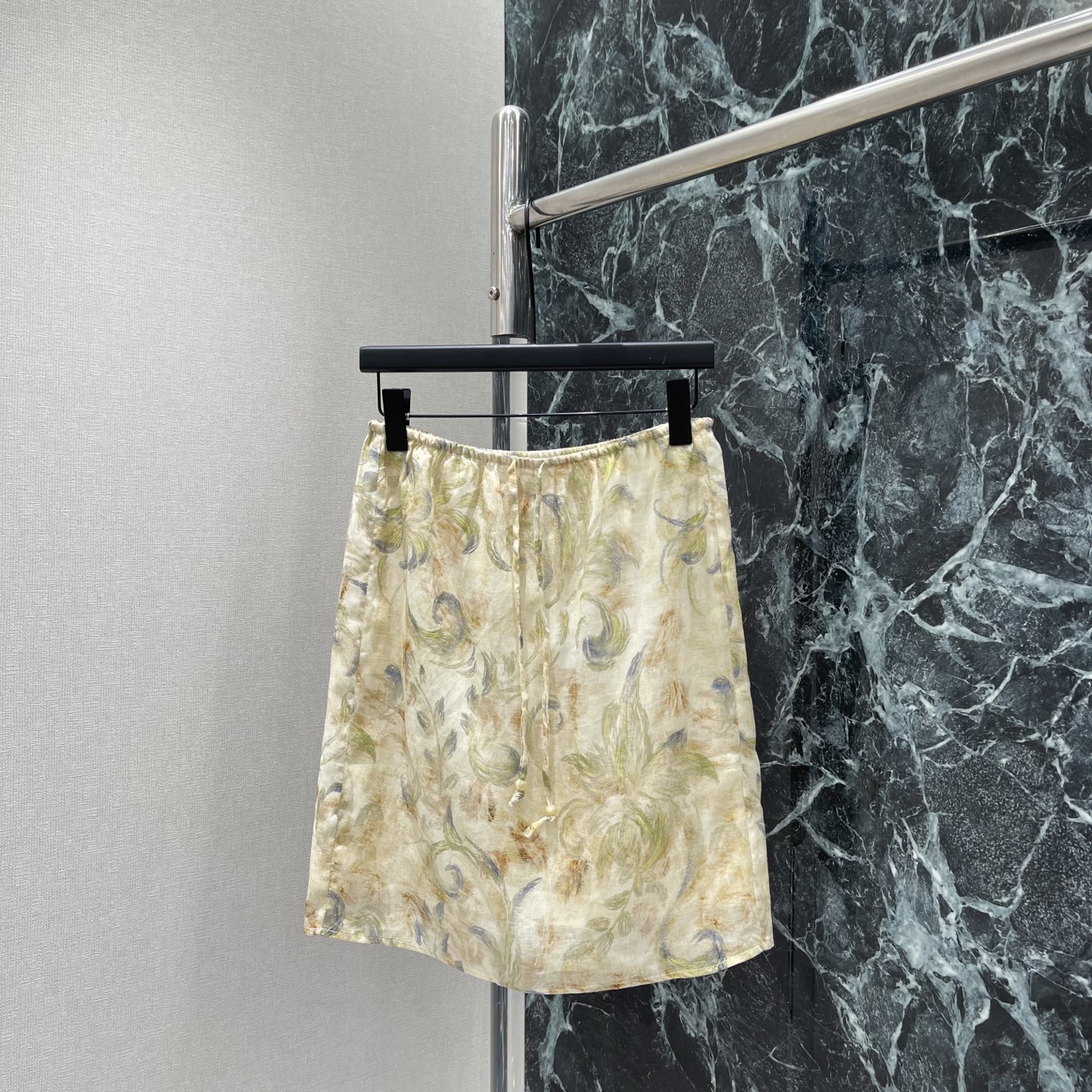 NO:827926,26 new summer styles, retro printed tube top-skirt (two wear), oil painting style printing, soft colors, full of French retro atmosphere, slim and tolerant, great for daily commuting and vacation photos, can be used as a tube top or skirt, can be worn multiple times, full of practicality, match with the same series of skirts to easily get a literary and artistic style! One color is in stock SML, women's clothing, skirts,1986090926夏季新款 复古印花抹胸-半裙（两穿） 油画风印花 色彩柔和 法式复古氛围感满满 显瘦又包容日常通勤度假拍照都很出片 可当抹胸或者半裙 实现一衣多穿 实用感满满 搭配同系列半身裙轻松 get文艺气质穿搭!一个色现货SML,女装,skirts,,Women's clothing
