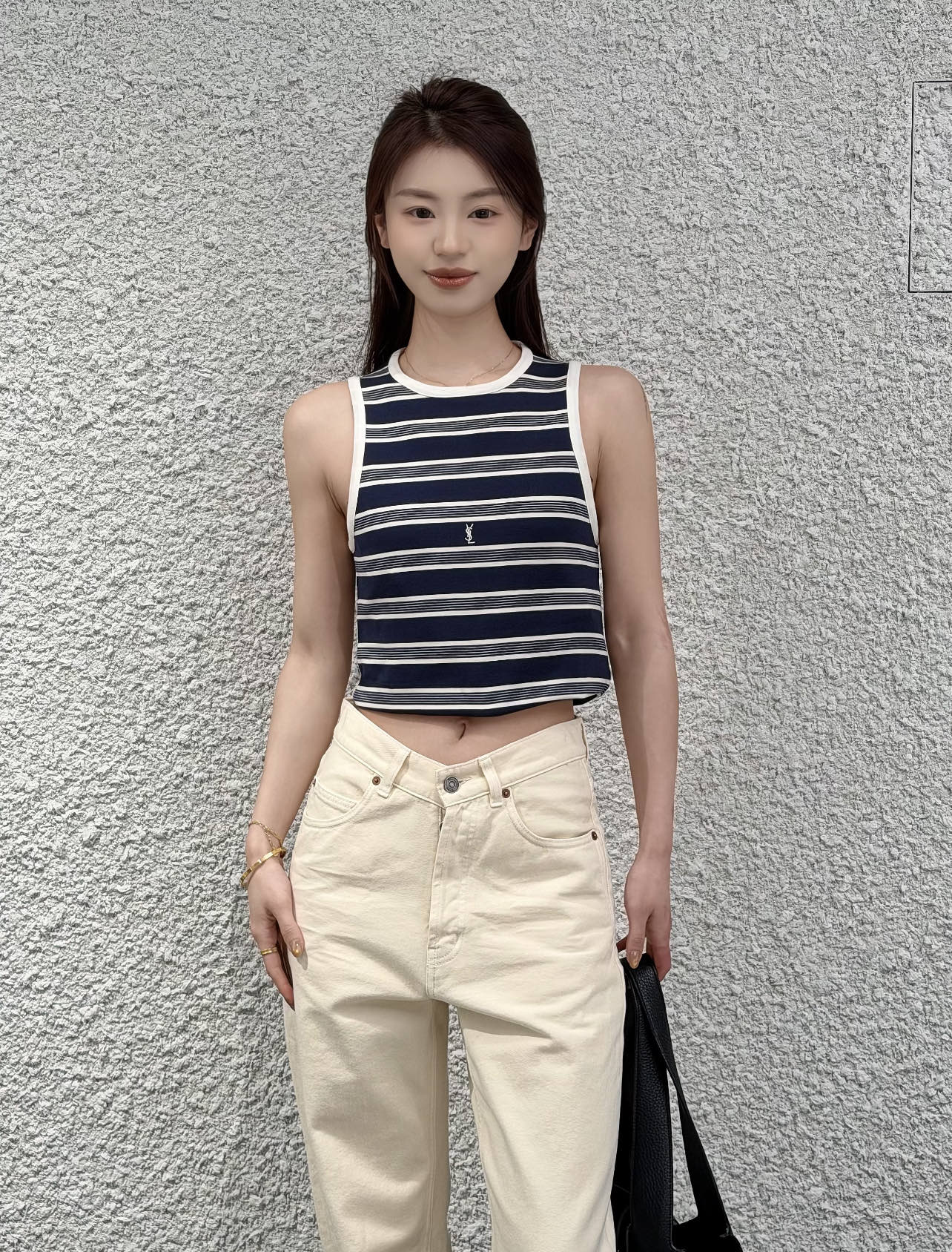 圣罗兰 26夏季新款 直筒牛仔裤 简约设计+经典五袋结构 金属纽扣和铆钉细节超有质感 高腰直筒版型 修饰