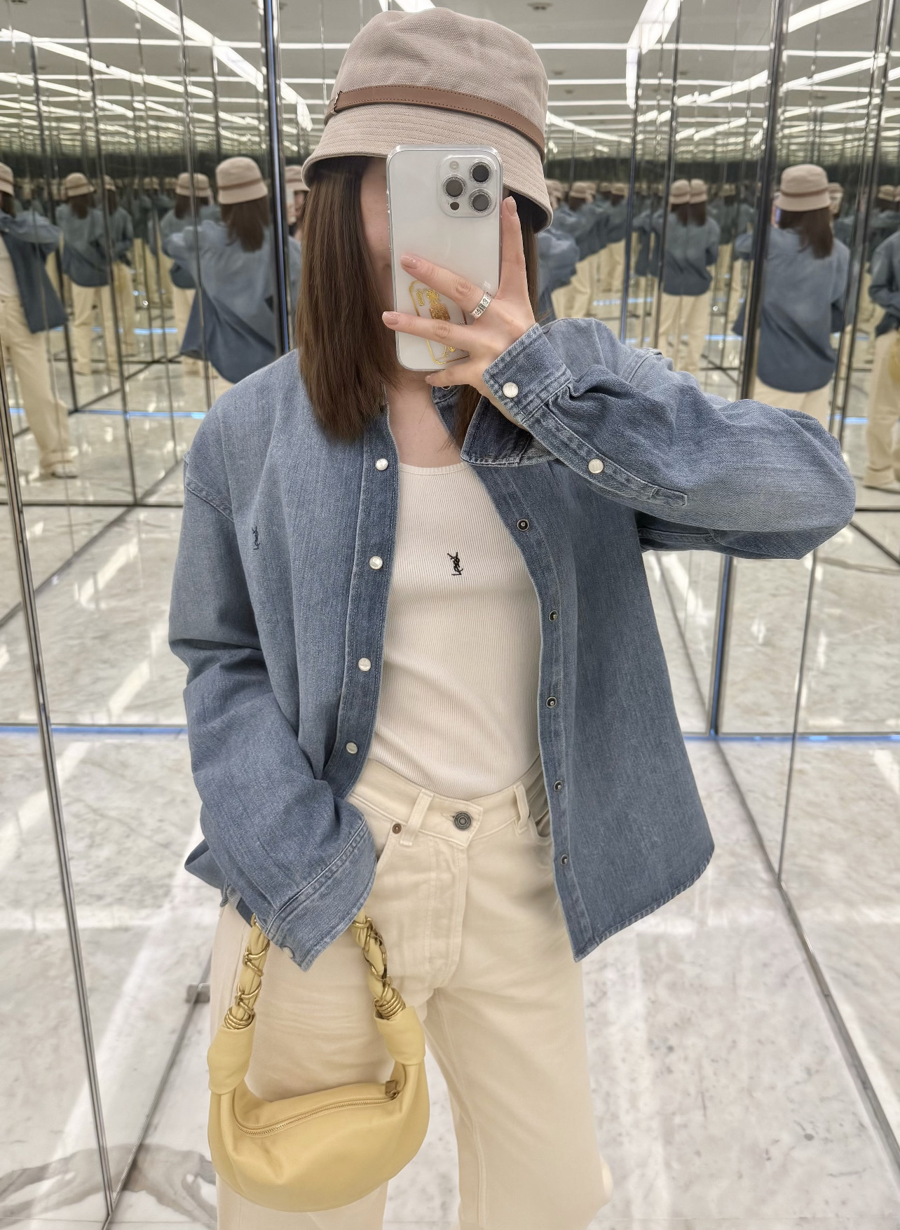 圣罗兰 26夏季新款 直筒牛仔裤 简约设计+经典五袋结构 金属纽扣和铆钉细节超有质感 高腰直筒版型 修饰
