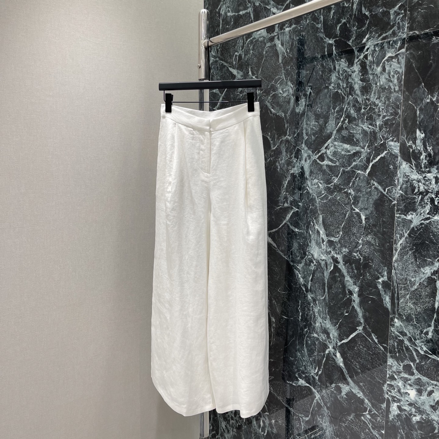 NO:830331,26 new summer styles, linen wide legs, high-waist design, good drape, loose straight fit, super comfortable to wear in spring and summer! Linen material is breathable and moisture-absorbent. It can be easily controlled for daily commuting, leisure or vacation. Easily get minimalist style. Two colors SML, women's clothing,1986090926夏季新款 亚麻阔腿 采用高腰设计 垂感好宽松直筒版型 春夏穿超舒适!亚麻材质透气又吸湿 日常通勤休闲或度假都能轻松驾驭 轻松get极简风.两个色SML,女装,,Women's clothing