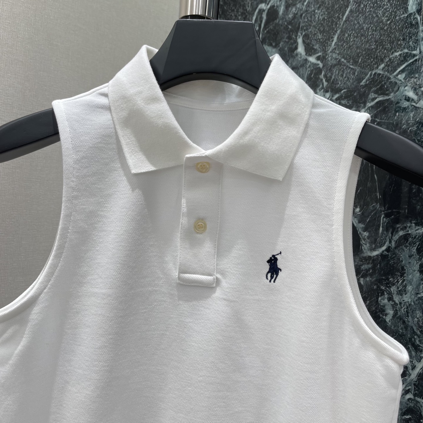 拉夫 26夏季新款 无袖Polo背心 标志性翻领+三粒扣门襟 左胸小马刺绣logo超有辨识度 轻松打造”