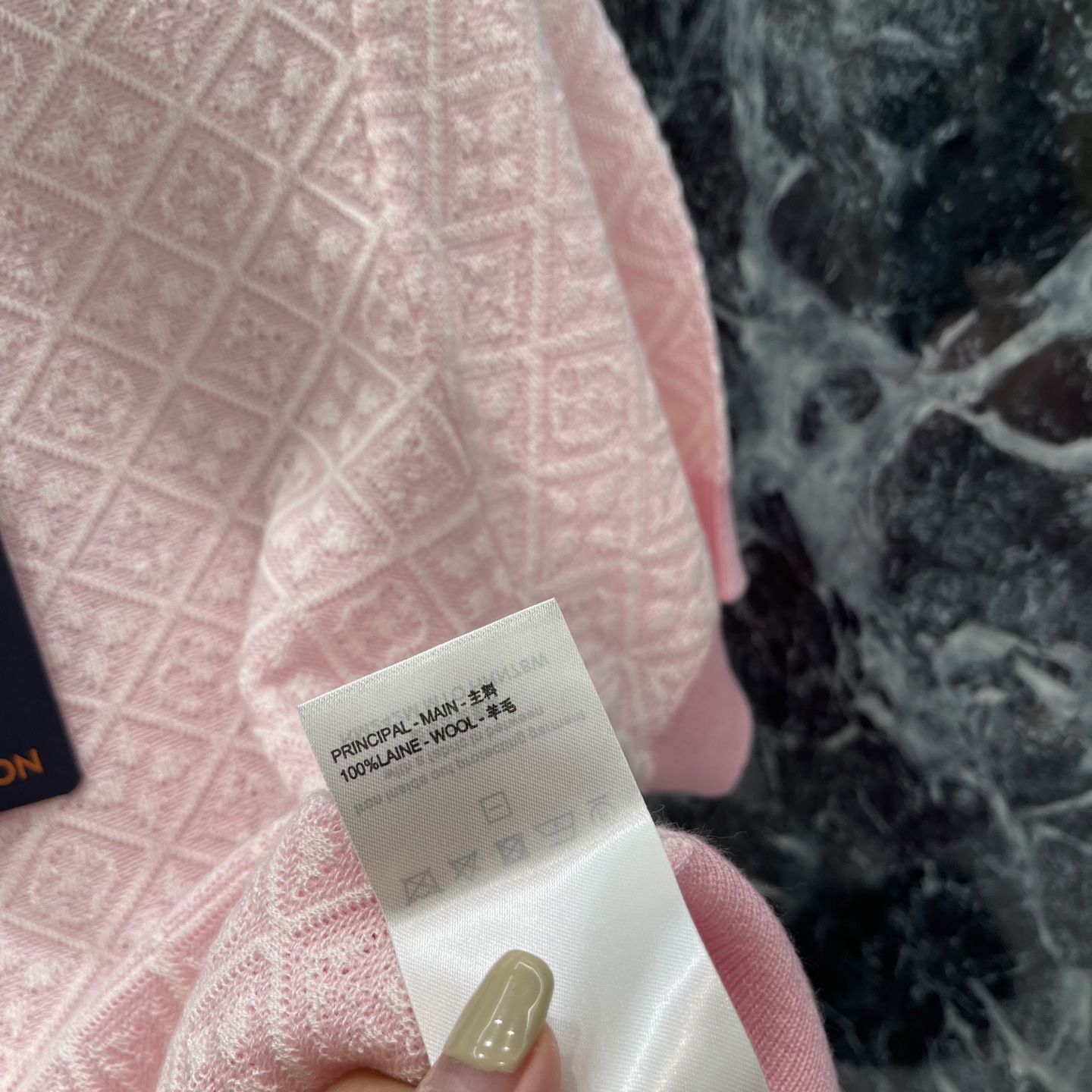 路易 26夏季新款 提花针织短袖 经典老花图案 圆领+短袖设计 粉嫩配色元气满满 日常或度假都能轻松驾驭