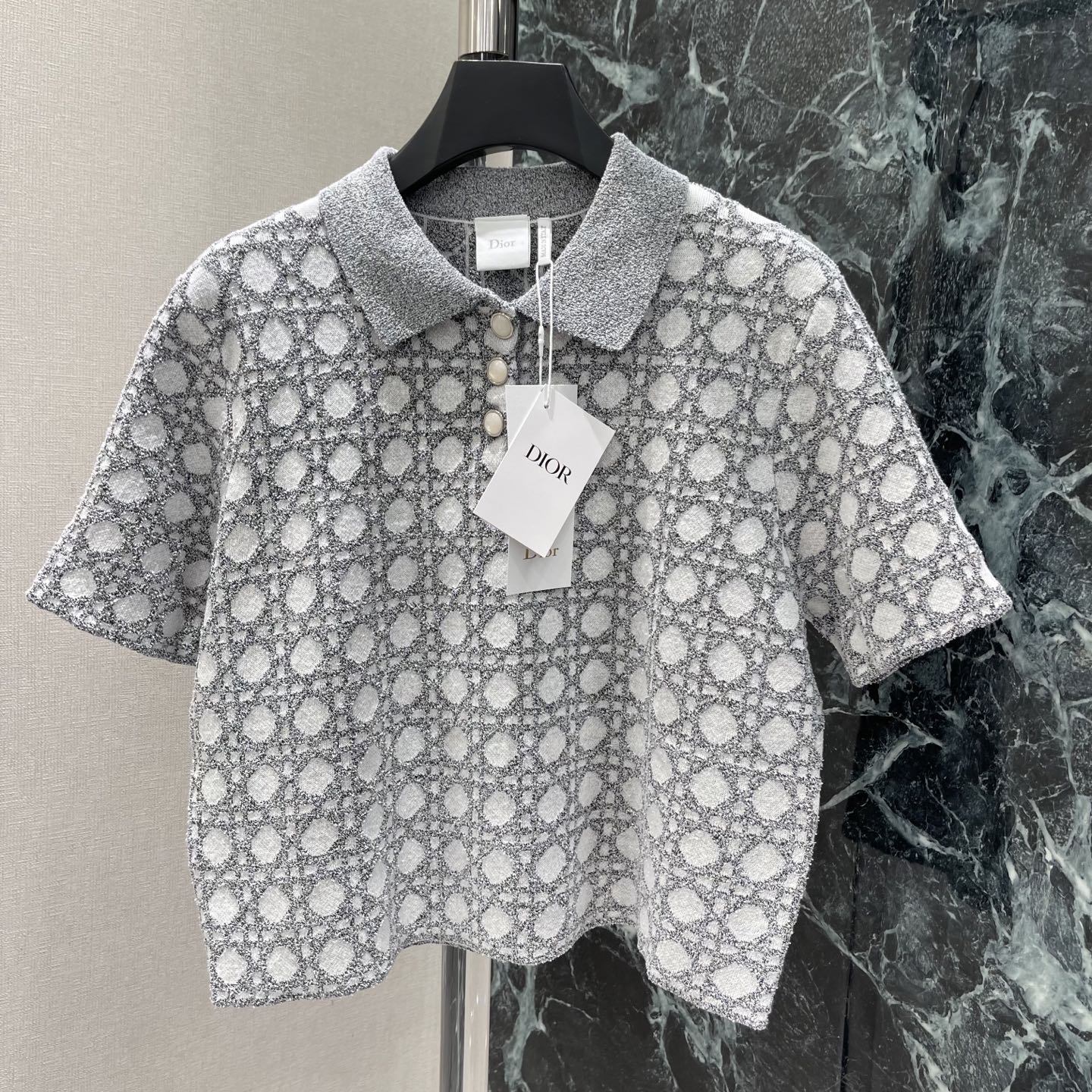 D家 26夏季新款 翻领针织短袖 灰白配色低调优雅 春夏穿超舒服!Polo领+短袖设计 休闲又精致 日常
