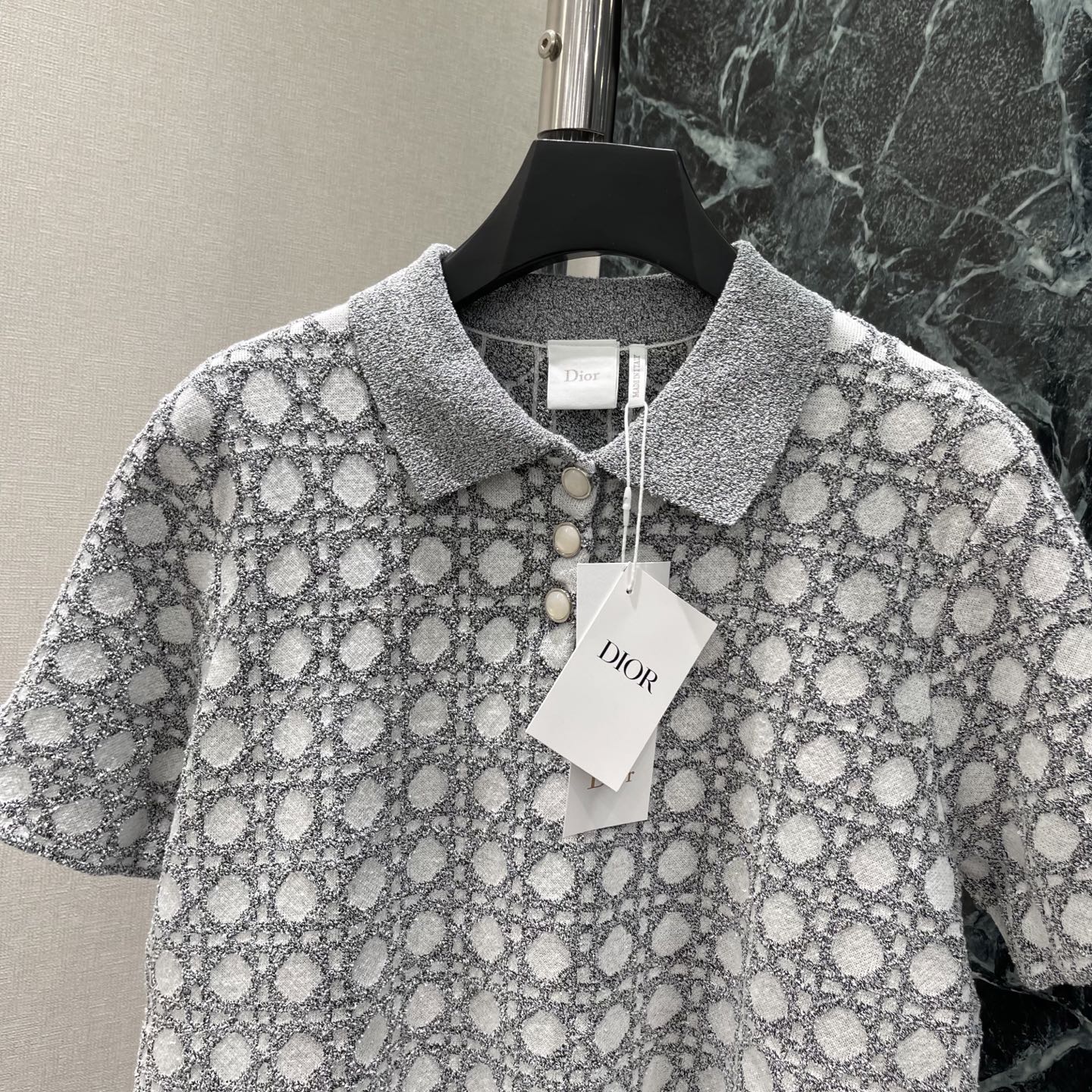 D家 26夏季新款 翻领针织短袖 灰白配色低调优雅 春夏穿超舒服!Polo领+短袖设计 休闲又精致 日常
