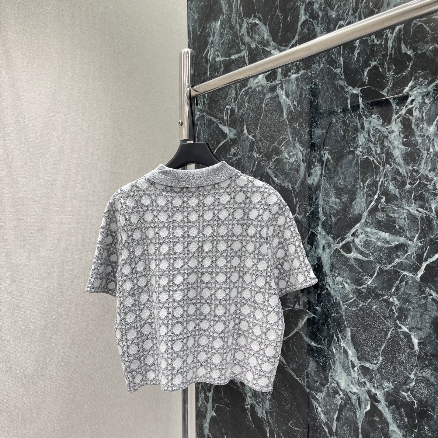D家 26夏季新款 翻领针织短袖 灰白配色低调优雅 春夏穿超舒服!Polo领+短袖设计 休闲又精致 日常