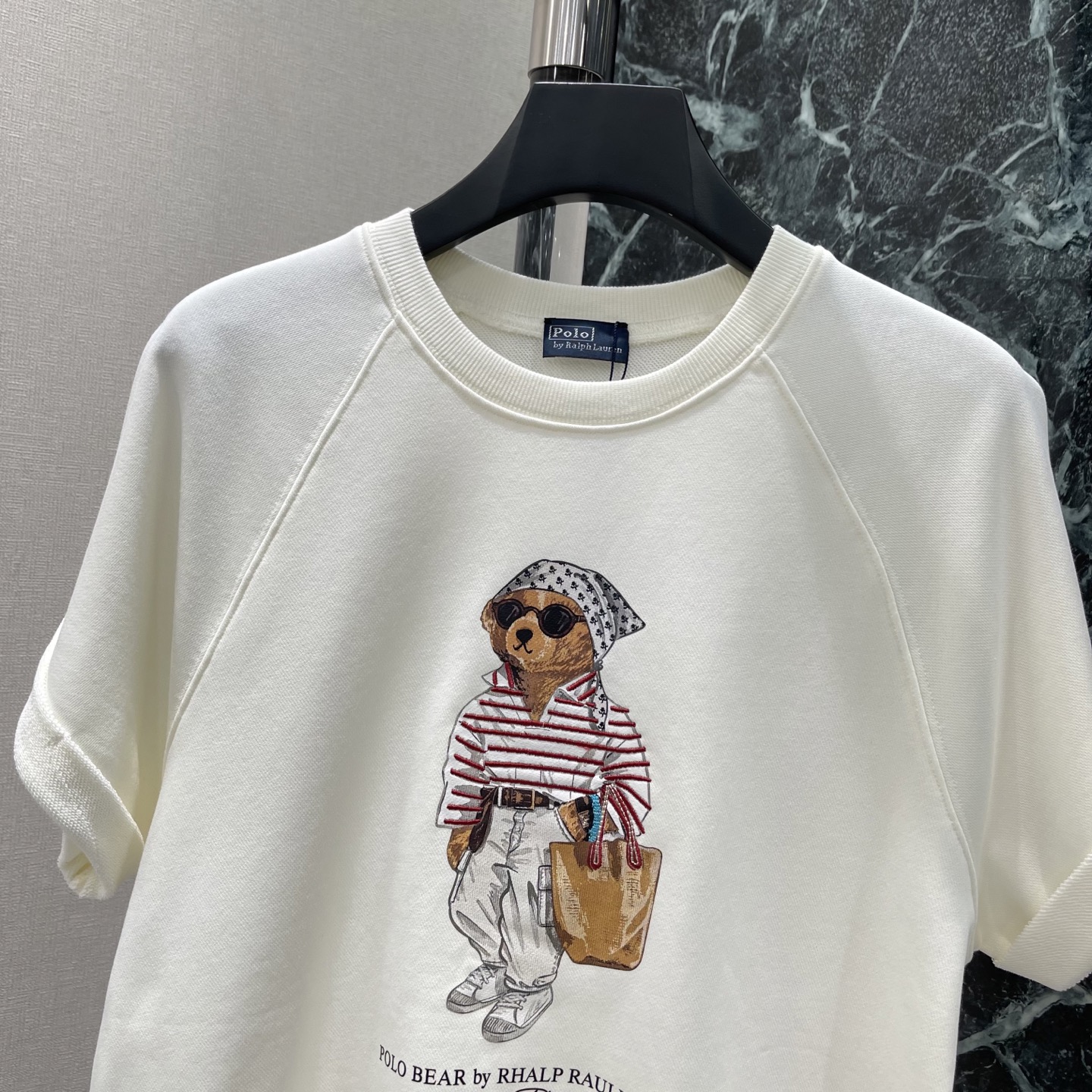 拉夫 26夏季新款 小熊短袖卫衣 插肩袖宽松版型 日常穿搭超友好!胸前戴头巾的小熊图案 红白条纹+手提包