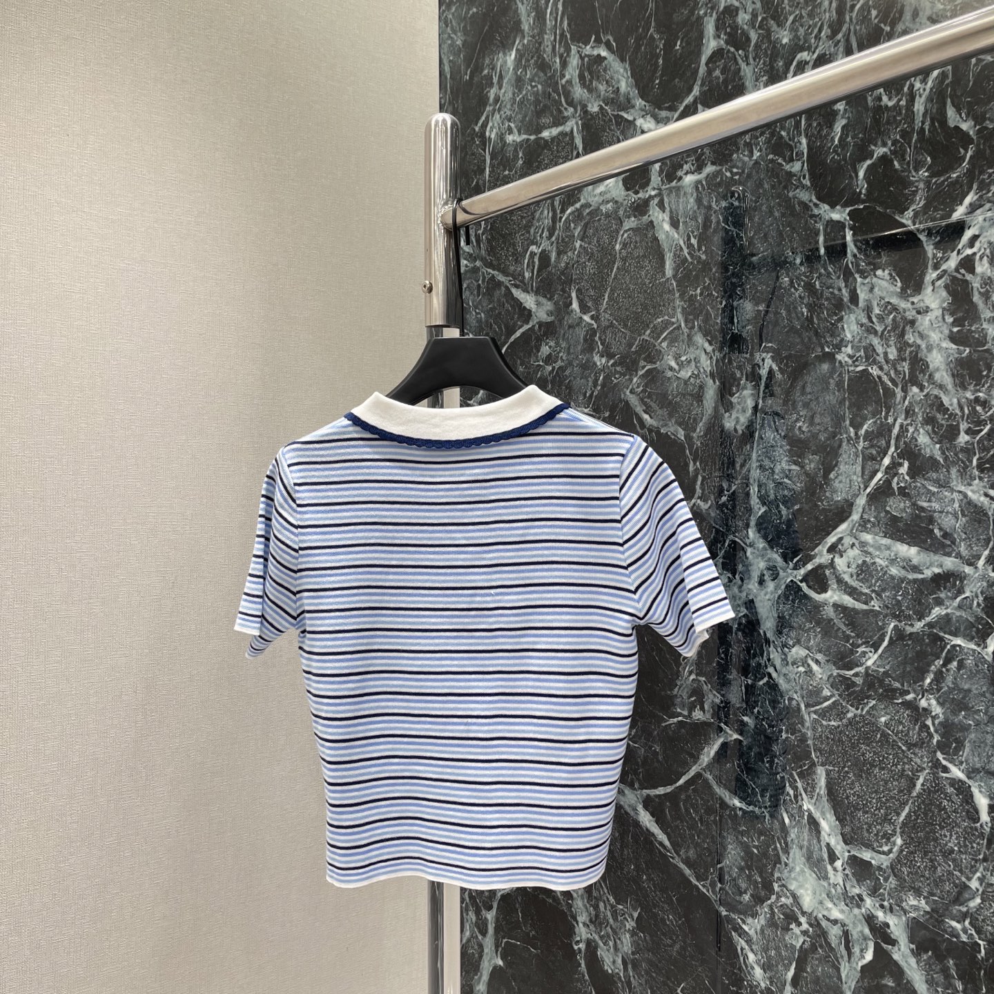 Miu 26夏季新款 条纹针织短袖 Polo领+半拉链设计 复古又减龄! 修身版型显瘦又显气质 条纹元素