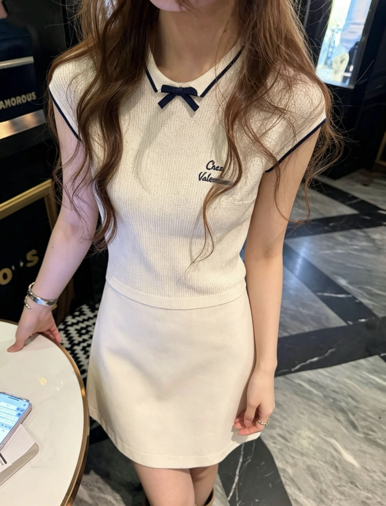 Val华伦 26夏季新款 蝴蝶结针织连衣裙 Polo领+深蓝蝴蝶结，学院风满满。胸前品牌字母刺绣超有辨识