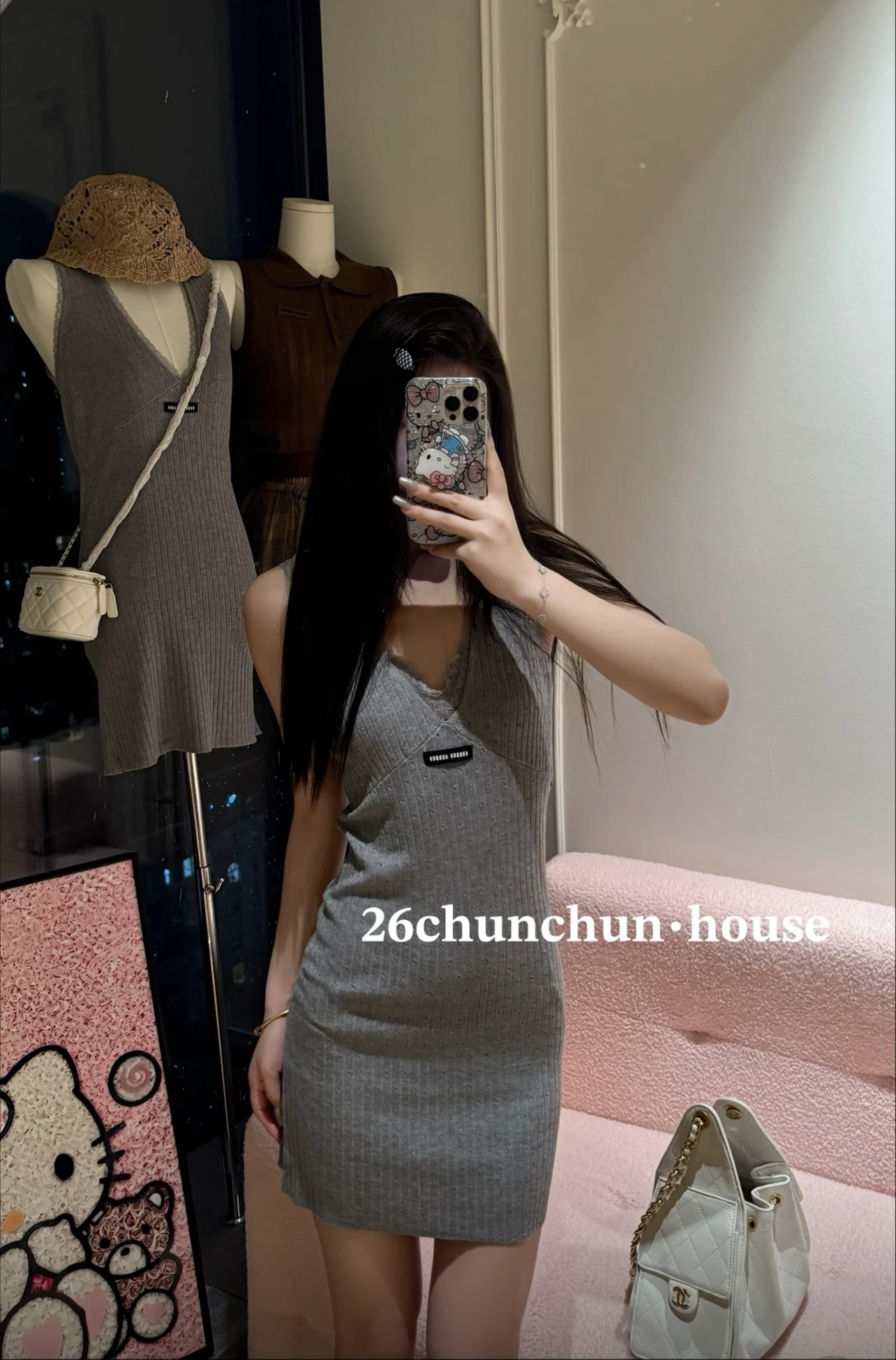 Miu 26夏季新款 蕾丝针织背心裙 V领+蕾丝花边拼接 细节满分优雅又有设计感 修身剪裁显瘦不挑身材 