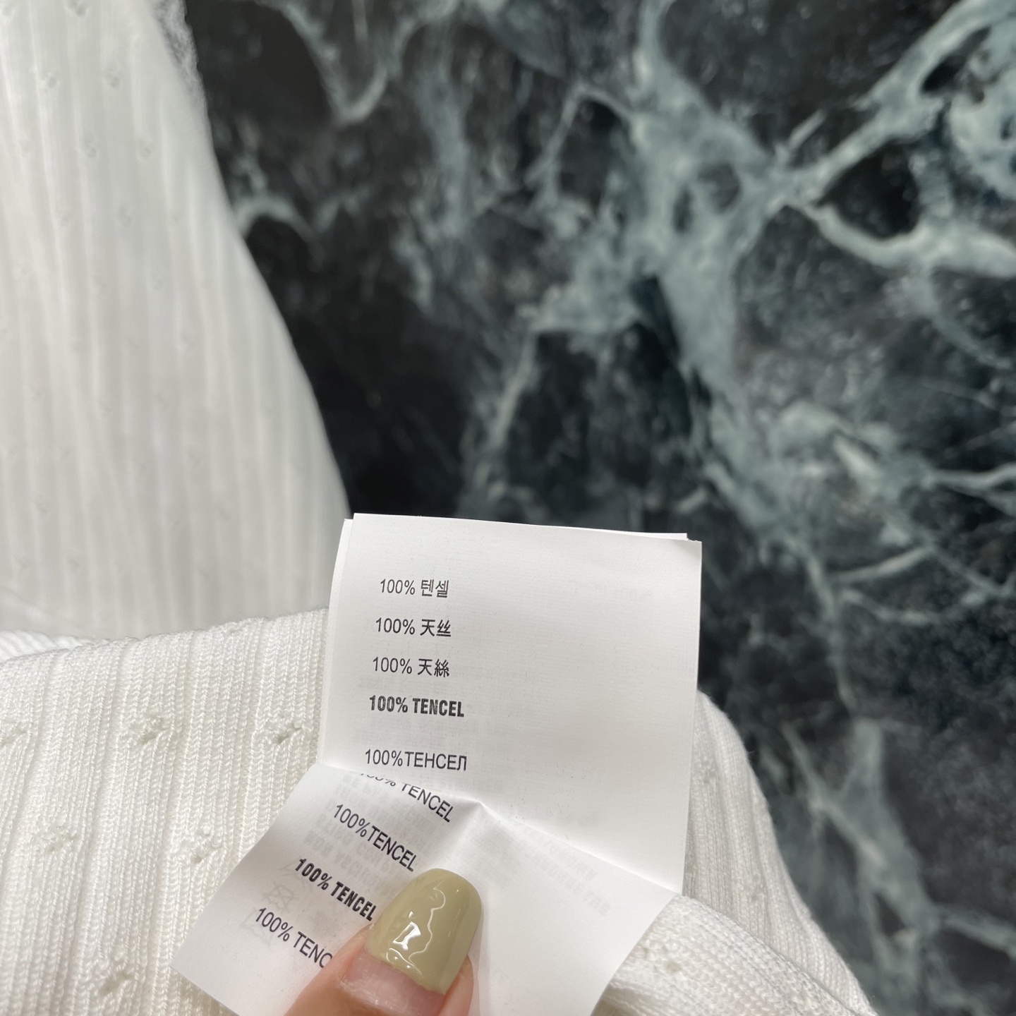 Miu 26夏季新款 蕾丝针织背心裙 V领+蕾丝花边拼接 细节满分优雅又有设计感 修身剪裁显瘦不挑身材 