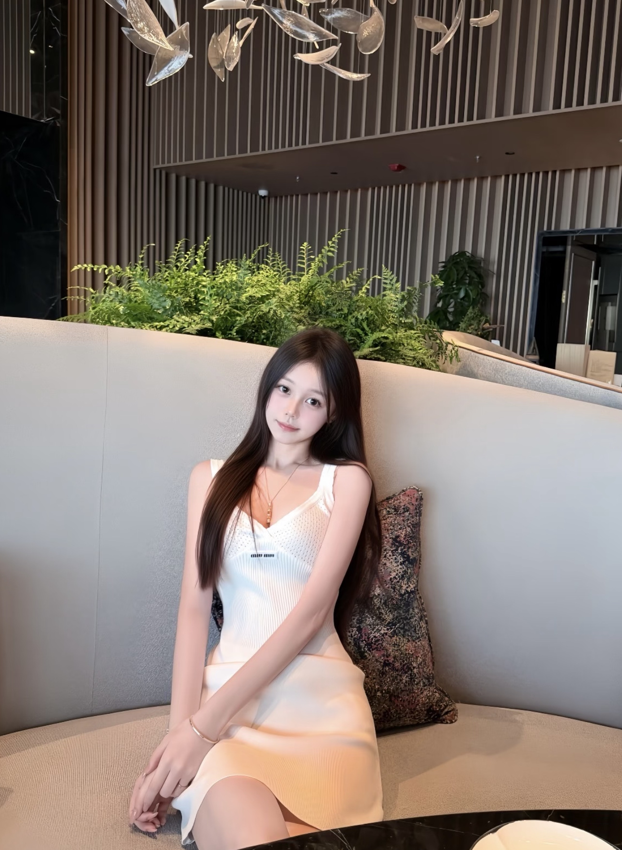 Miu 26夏季新款 镂空吊带连衣裙 胸前交叉镂空设计 法式氛围感满满 裙摆宽松 日常出街或度假都很适合