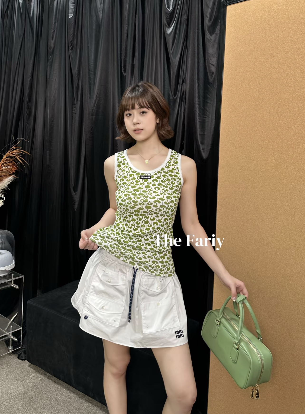 Miu 26夏季新款 碎花背心 趣味碎花图案 活力满满少女感爆棚 领口白色蕾丝边 细节精致 甜美加分 日
