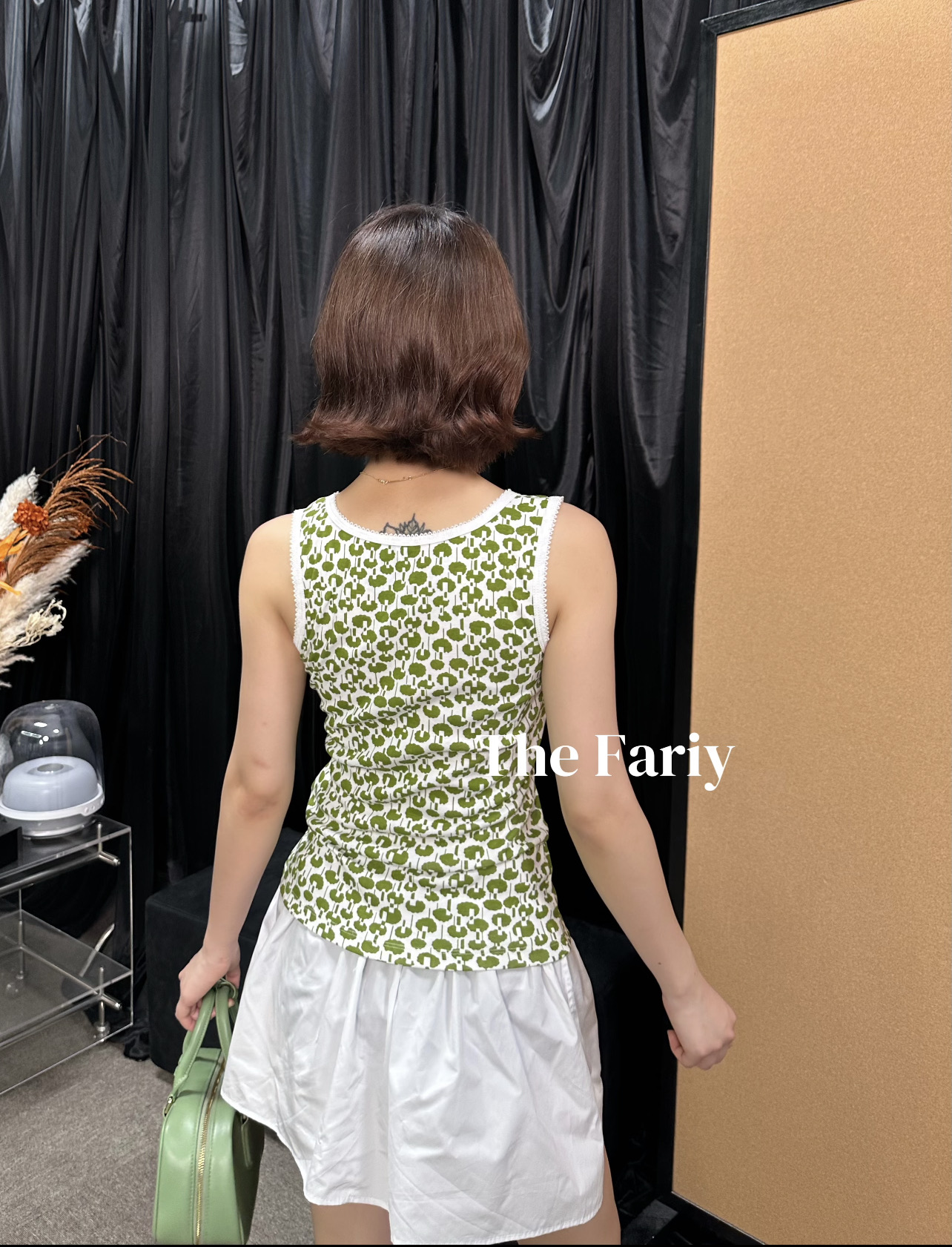 Miu 26夏季新款 碎花背心 趣味碎花图案 活力满满少女感爆棚 领口白色蕾丝边 细节精致 甜美加分 日
