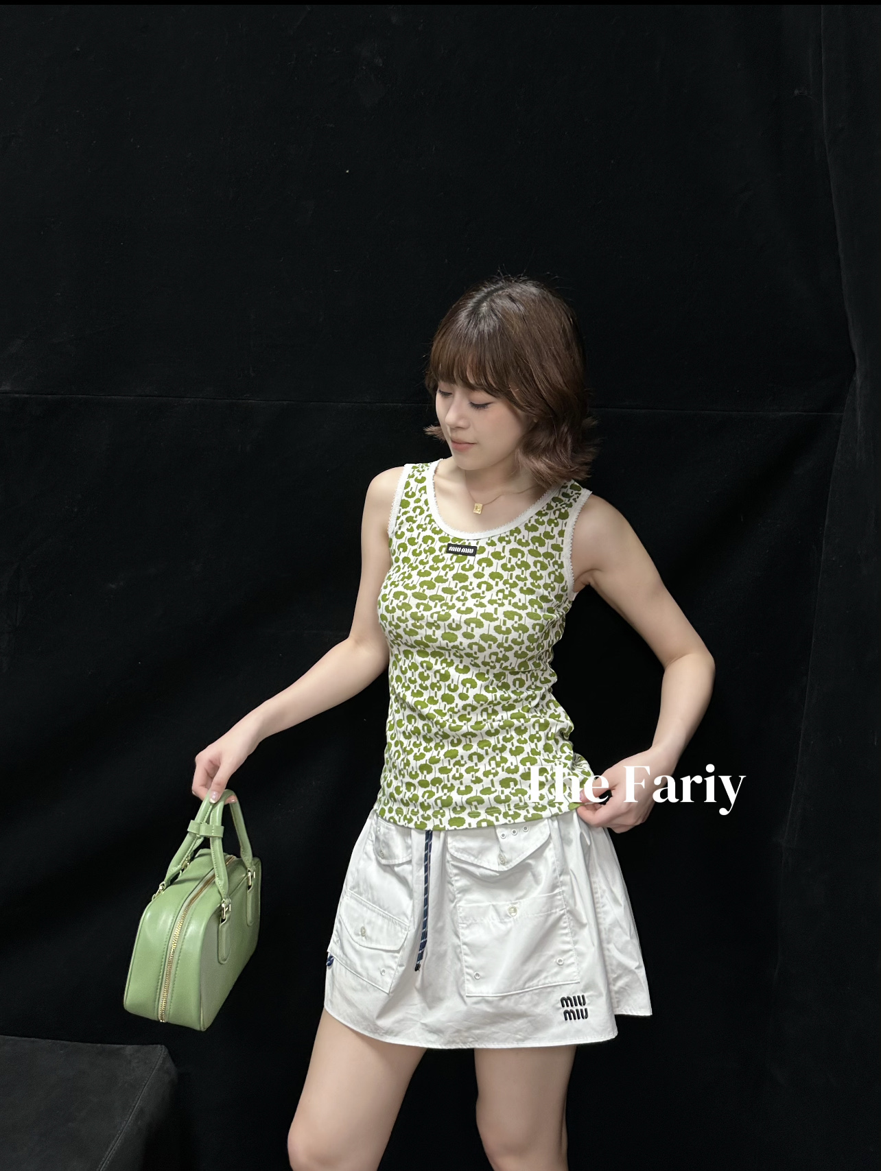 Miu 26夏季新款 碎花背心 趣味碎花图案 活力满满少女感爆棚 领口白色蕾丝边 细节精致 甜美加分 日