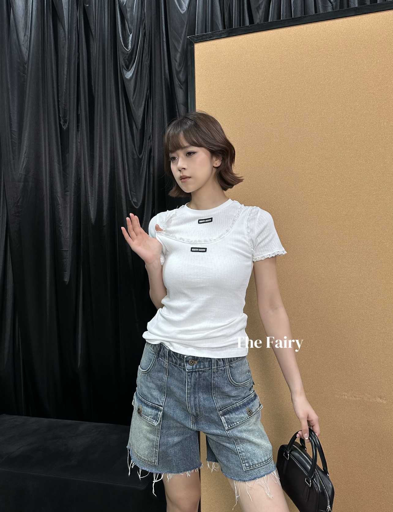 Miu 26夏季新款 蕾丝花边短袖 袖口蕾丝花边设计 复古又精致 细节满分 可可棕色显白 黄皮也能轻松驾