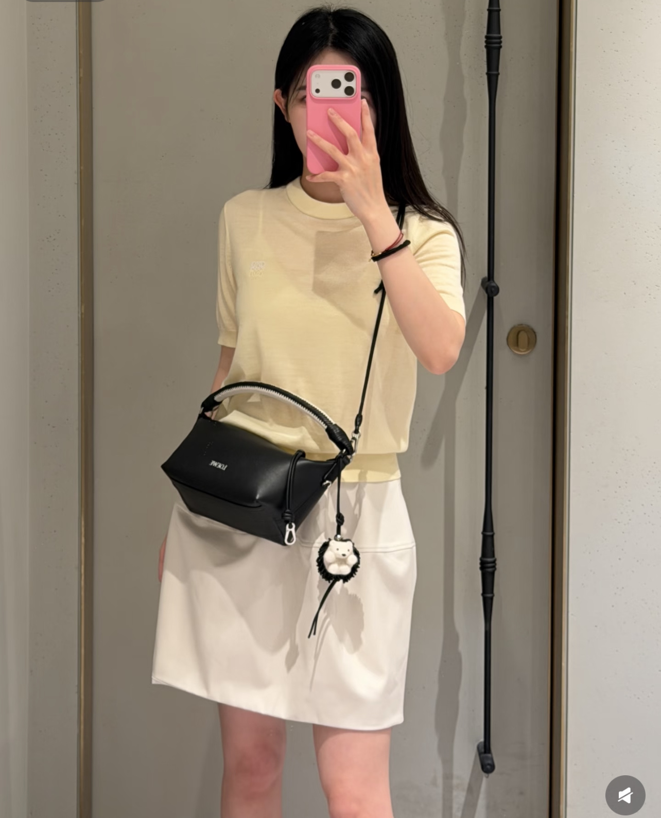 罗意威 26夏季新款 刺绣图标针织短袖 胸口刺绣品牌图标低调精致 品牌辨识度满分 圆领+微宽松版型 包容