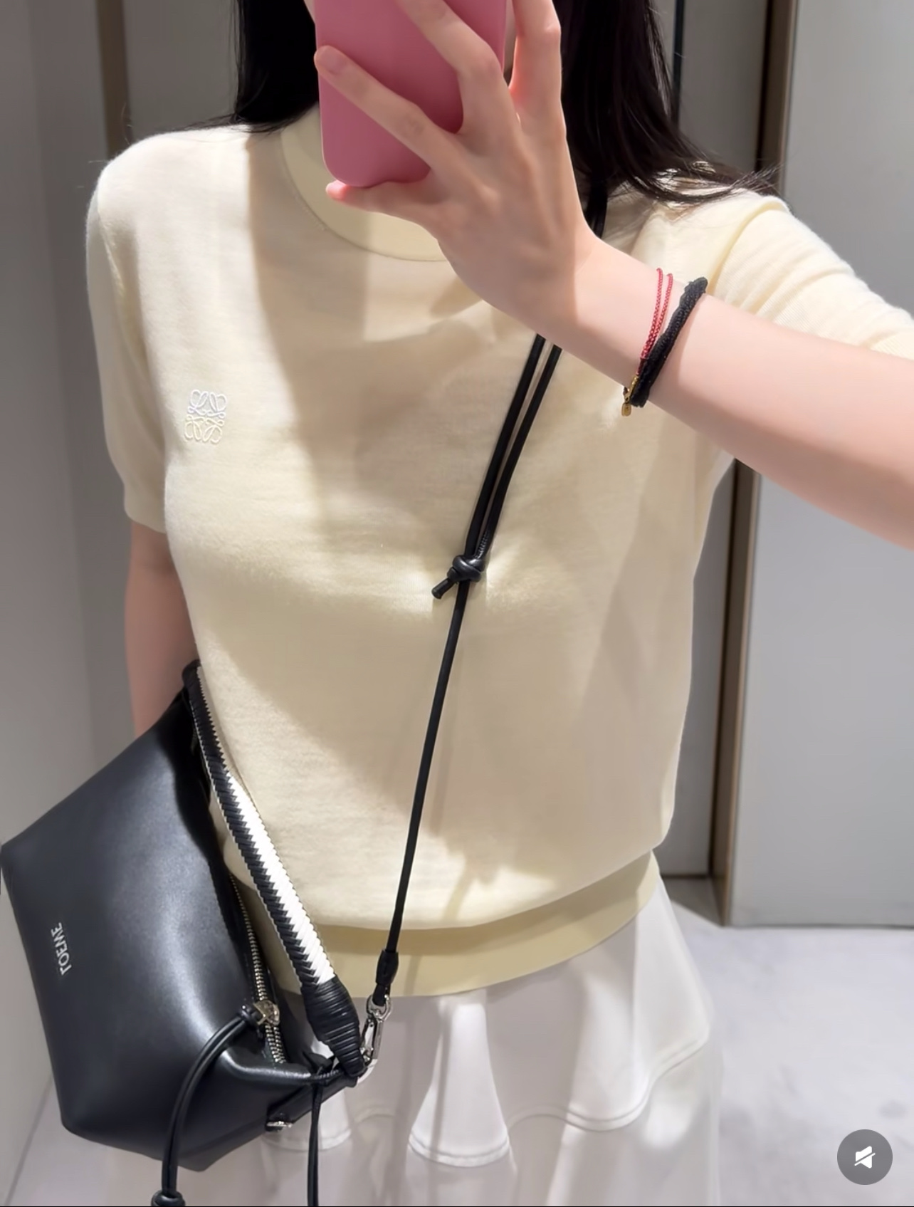 罗意威 26夏季新款 刺绣图标针织短袖 胸口刺绣品牌图标低调精致 品牌辨识度满分 圆领+微宽松版型 包容