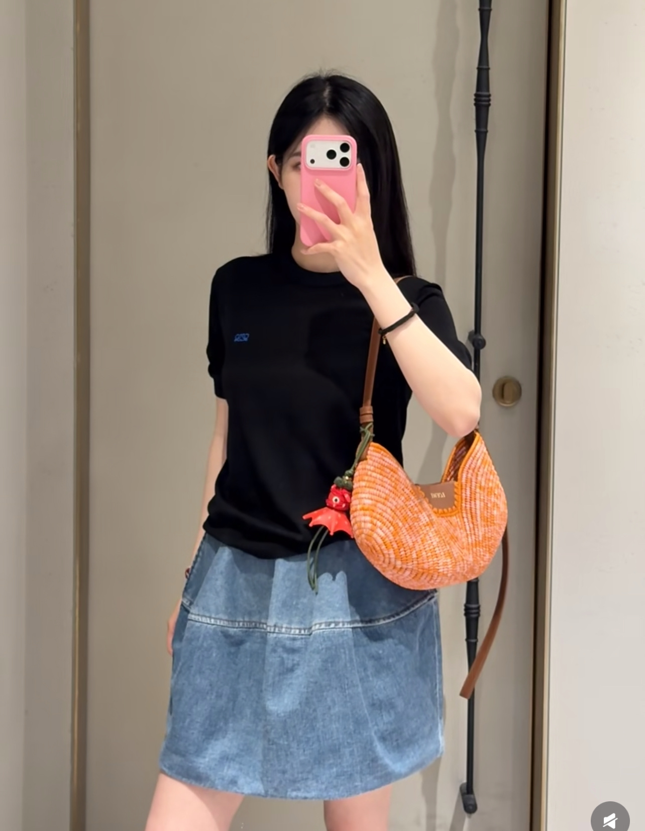 罗意威 26夏季新款 刺绣图标针织短袖 胸口刺绣品牌图标低调精致 品牌辨识度满分 圆领+微宽松版型 包容