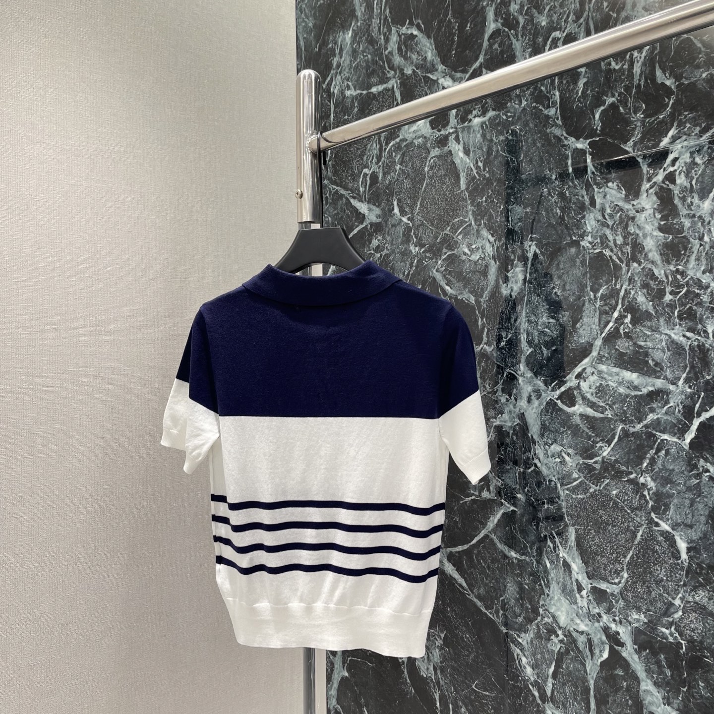Val华伦 26夏季新款 海军风Polo衫 白色+深蓝拼接 波浪条纹设计 清新又有活力 胸前金属”V“字