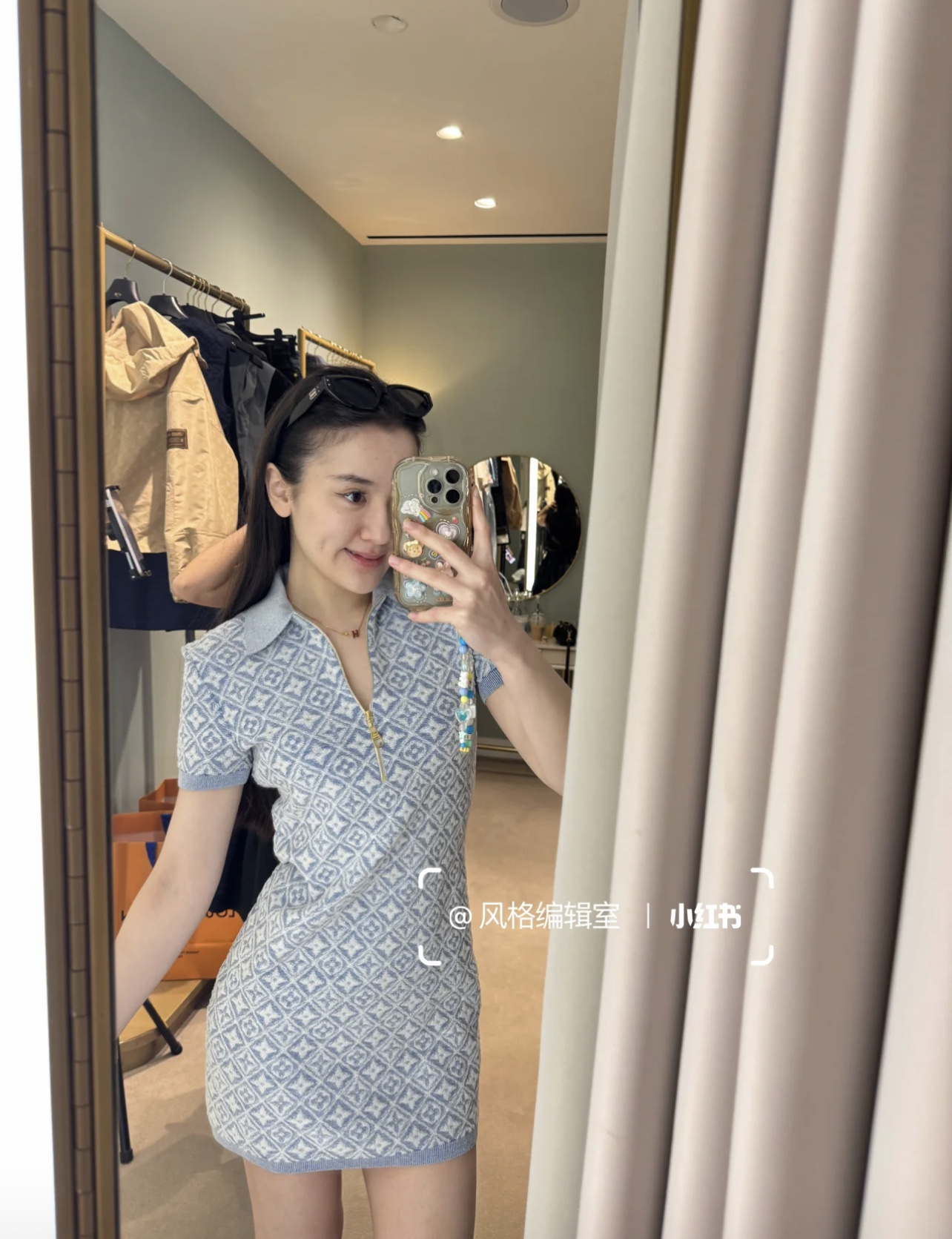 路易 26夏季新款 提花针织连衣裙 经典蓝色调+标志性老花图案 品牌辨识度超高 柔软针织面料 贴身舒适春