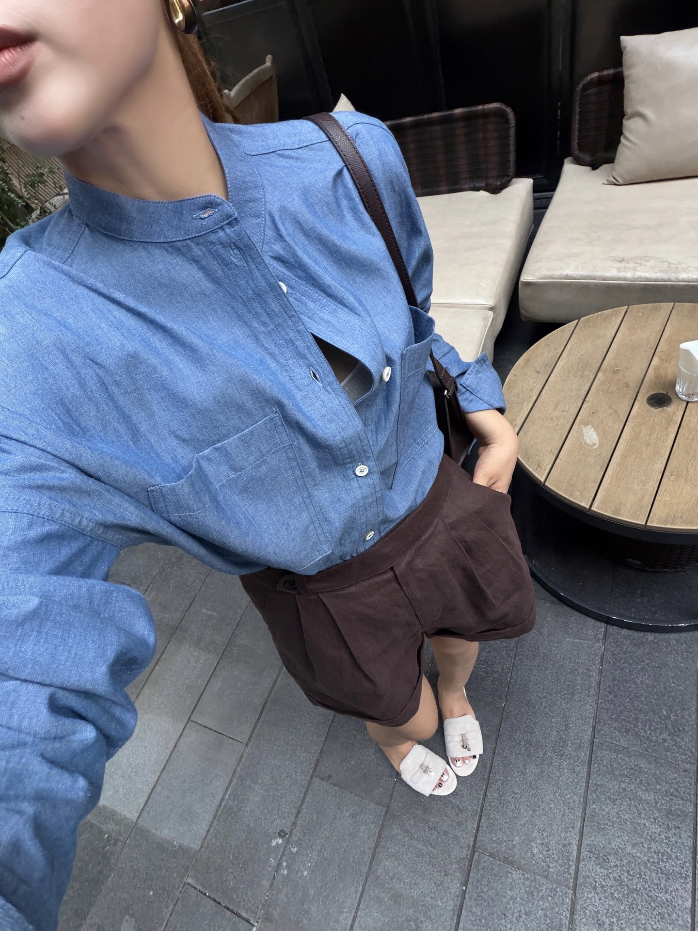 LoroPiana 26春夏新款 软牛仔衬衫 小立领+双胸袋设计 简约又有细节感 宽松版型 单穿or叠搭