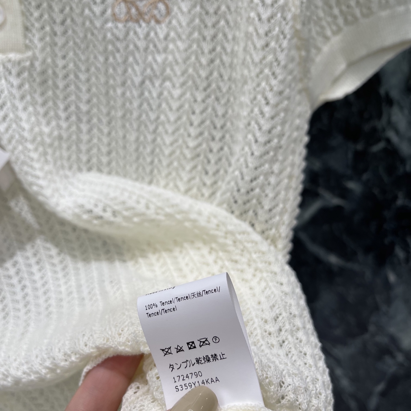 罗意威 26夏季新款 镂空针织短袖 经典Polo领+三颗纽扣 简约又精致 胸前品牌刺绣 辨识度满分 细节