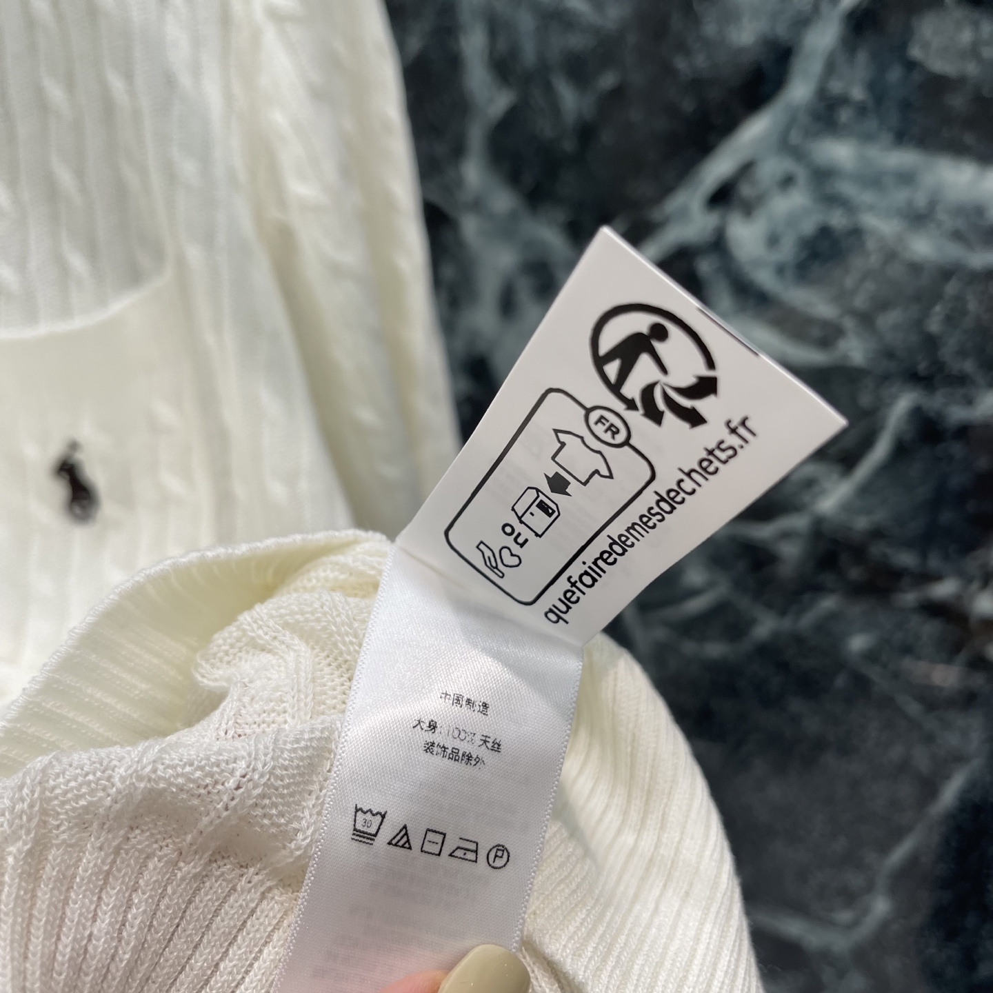 拉夫 26夏季新款 绞花针织短袖 经典V领+小马刺绣口袋 细节满满!绞花纹理立体感十足 修身版型 正肩剪