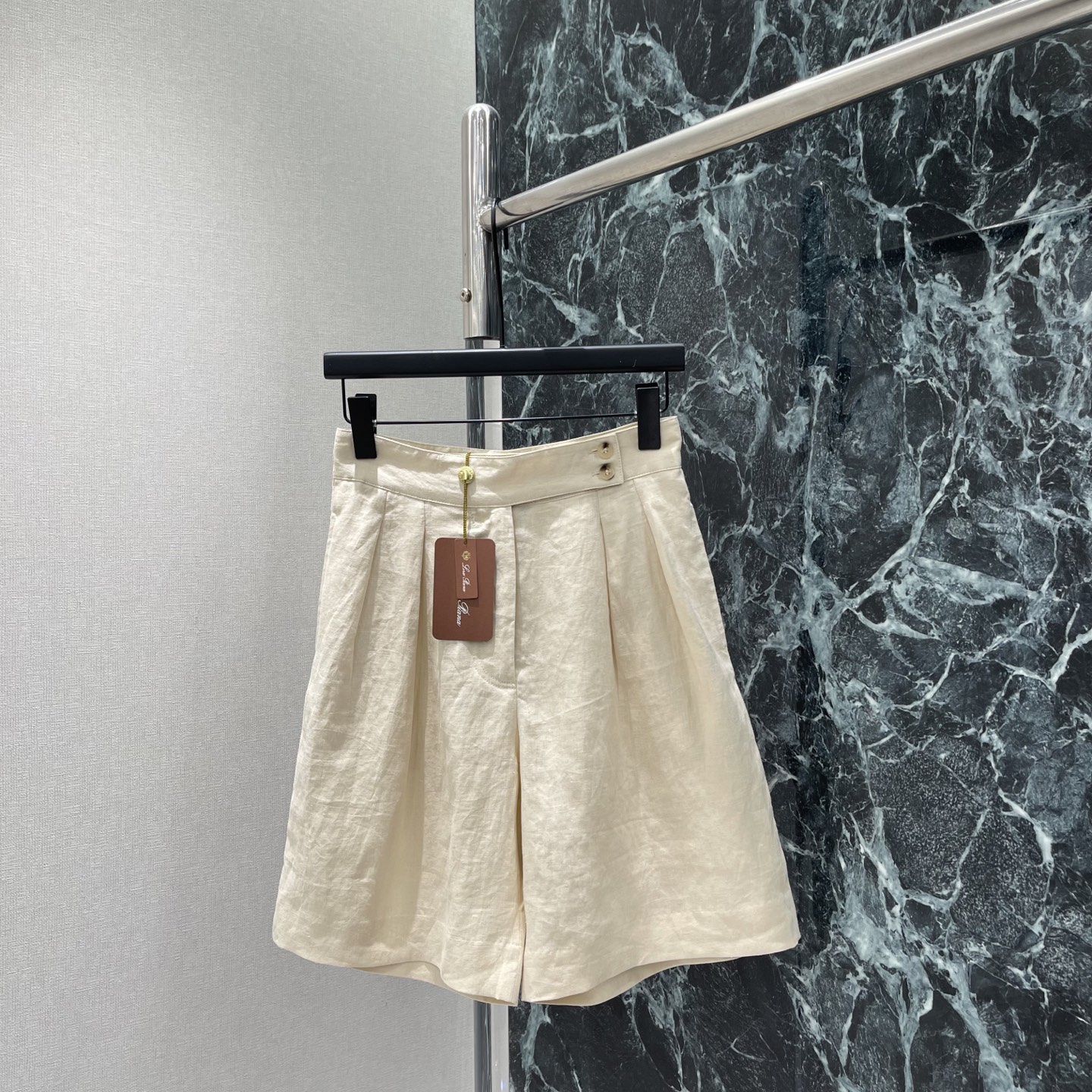 lp🌟 26夏季新款 亚麻高腰阔腿短裤 简约百搭 高腰+双排纽扣设计，修饰腰线还很有时髦感 宽松阔腿版型