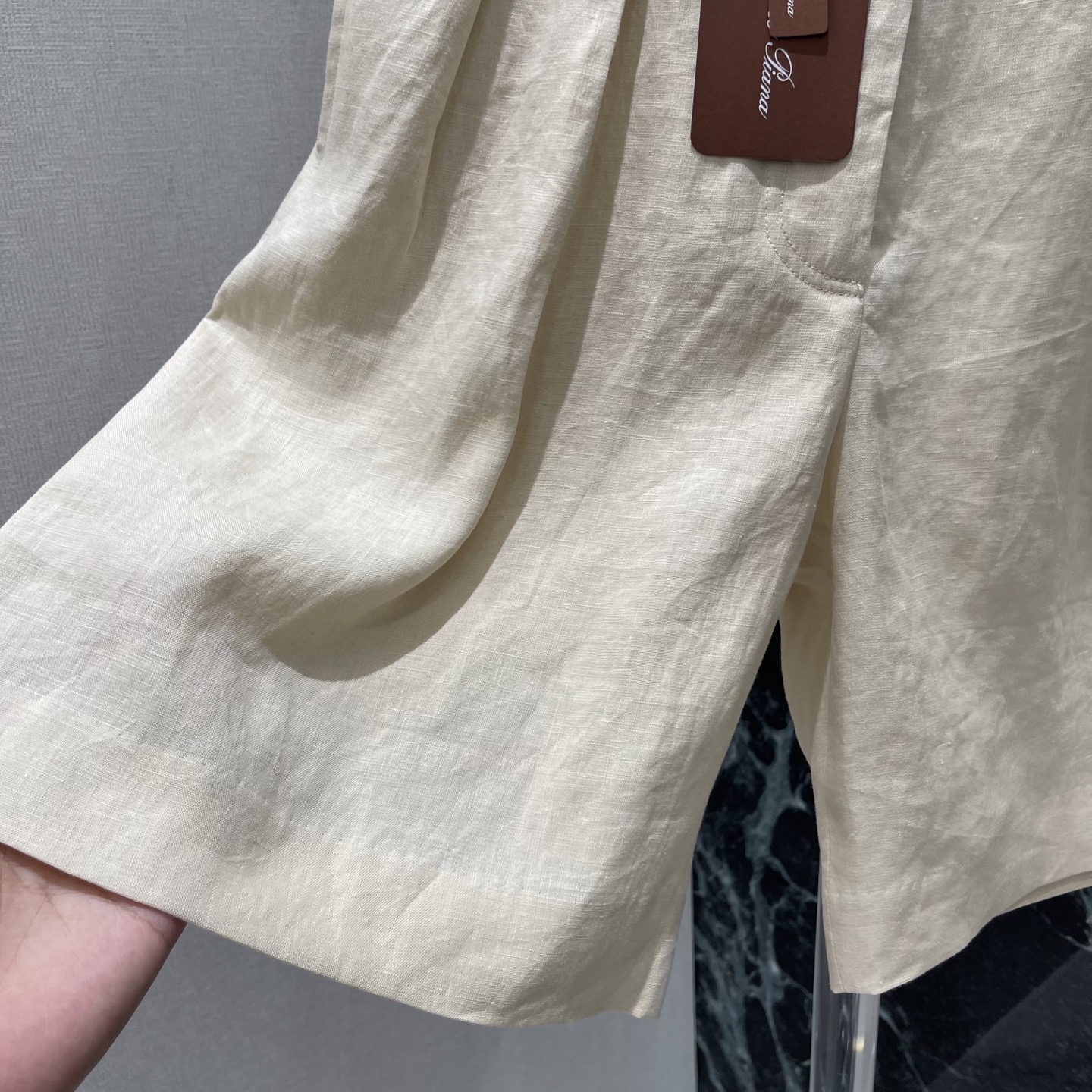 lp🌟 26夏季新款 亚麻高腰阔腿短裤 简约百搭 高腰+双排纽扣设计，修饰腰线还很有时髦感 宽松阔腿版型