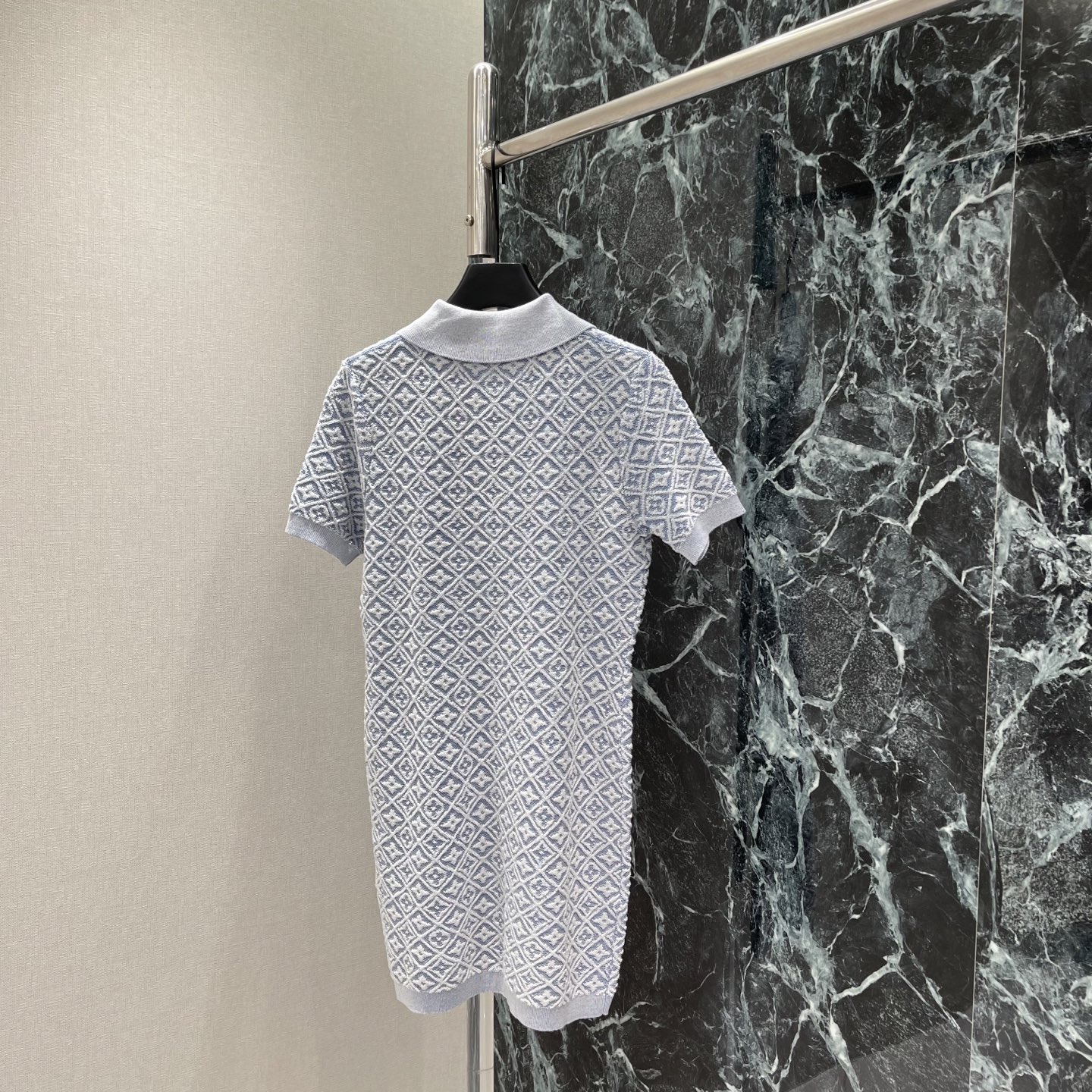 路易 26夏季新款 提花针织Polo裙 经典Polo领+短袖设计 简约又精致 提花图案超有辨识度 颜色清