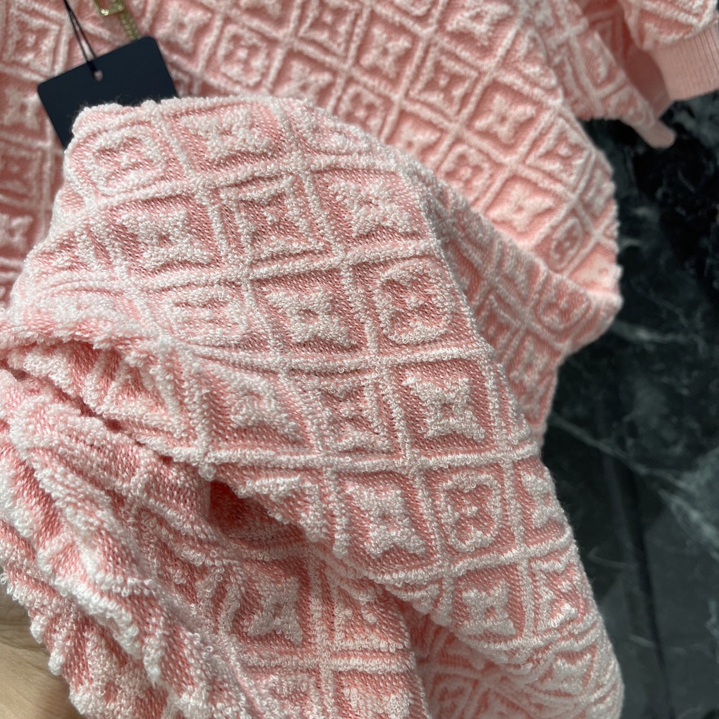 路易 26夏季新款 提花针织Polo裙 经典Polo领+短袖设计 简约又精致 提花图案超有辨识度 颜色清