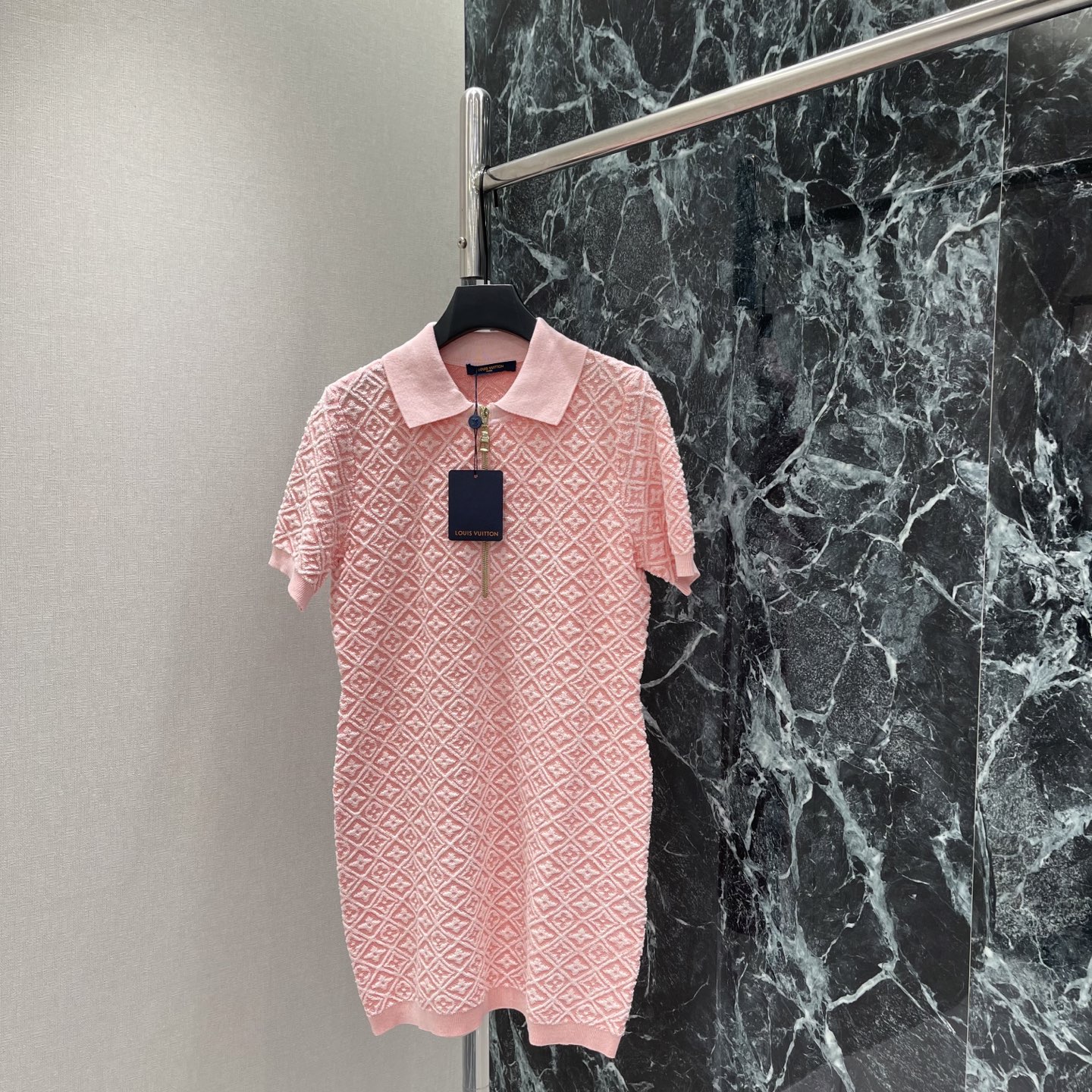 路易 26夏季新款 提花针织Polo裙 经典Polo领+短袖设计 简约又精致 提花图案超有辨识度 颜色清