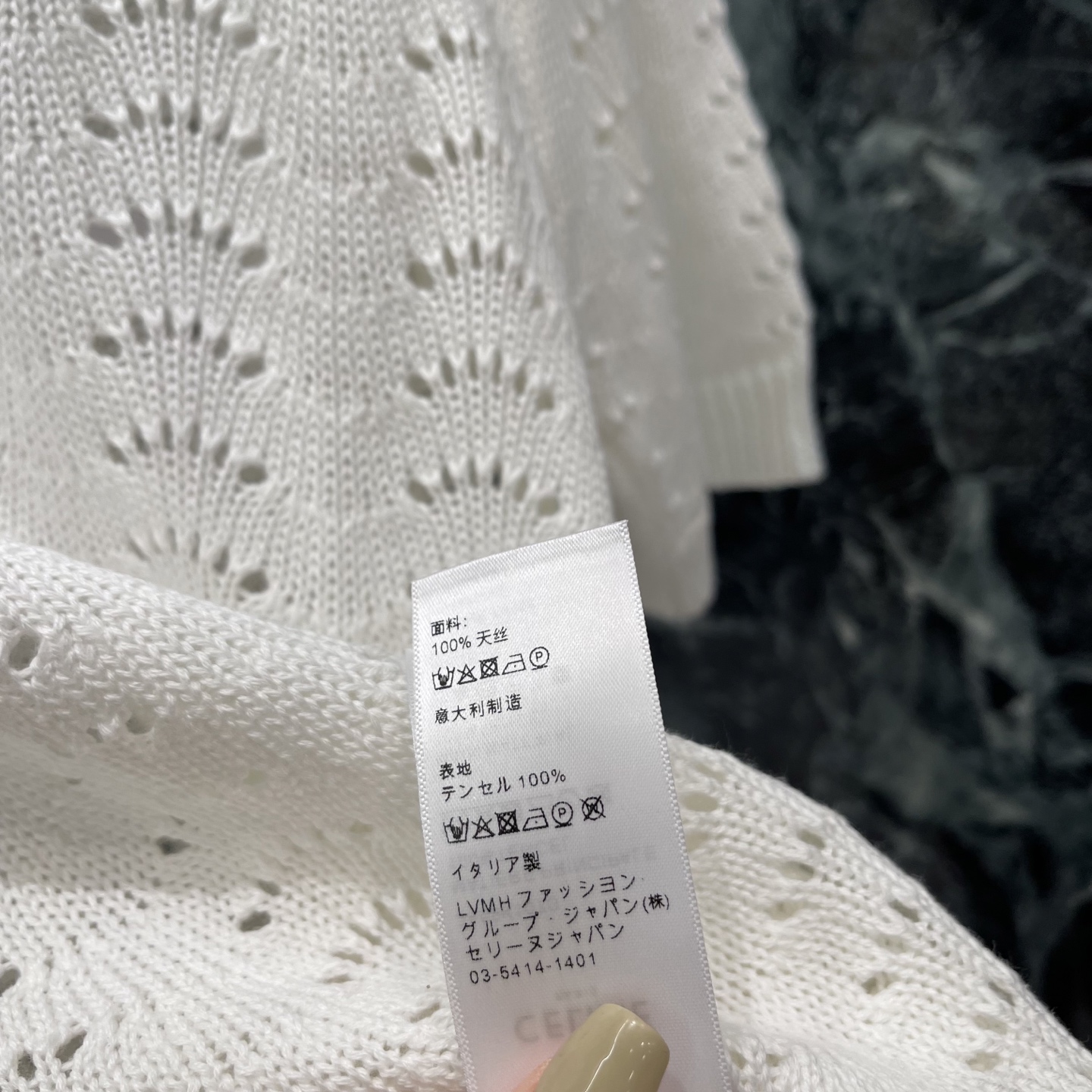 CE 26夏季新款 镂空针织短袖 小V领+凯旋门标识 低调又有辨识度 镂空纹理设计 视觉层次感满满 腰间
