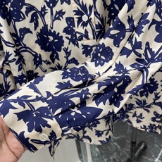 (真丝)lp🌟 26夏季新款 印花真丝衬衫 蓝白印花灵感来自青花瓷 典雅复古气质满分 中式立领+落肩设计 (真丝)lp🌟 26夏季新款 印花真丝衬衫 蓝白印花灵感来自青花瓷 典雅复古气质满分 中式立领+落肩设计