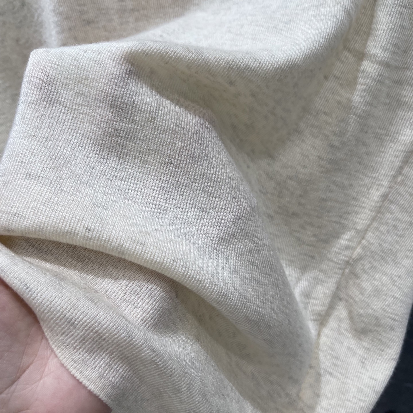 Miu 26夏季新款 钉珠无袖背心 柔软针织面料 穿着超舒适!胸前黑色刺绣Logo 简约又有辨识度 宽松