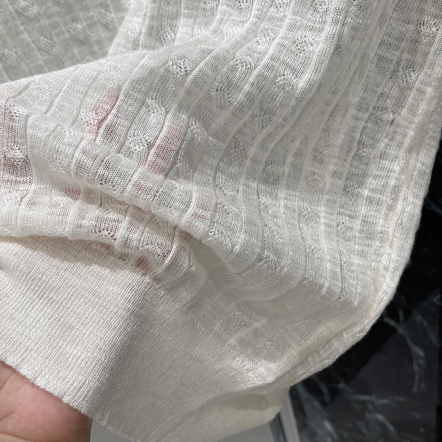 Miu 26夏季新款 披肩针织短袖 轻薄透气 表面有独特纹理 简约又有细节感 春夏季节单穿或叠搭都很OK
