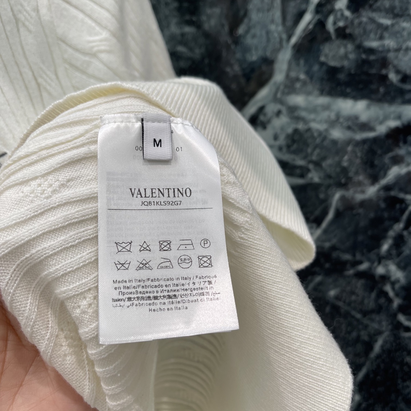 Val华伦 26夏季新款 针织短袖上衣 柔软面料+精致绞花纹理，简约又优雅 小翻领配撞色边饰 学院风满满