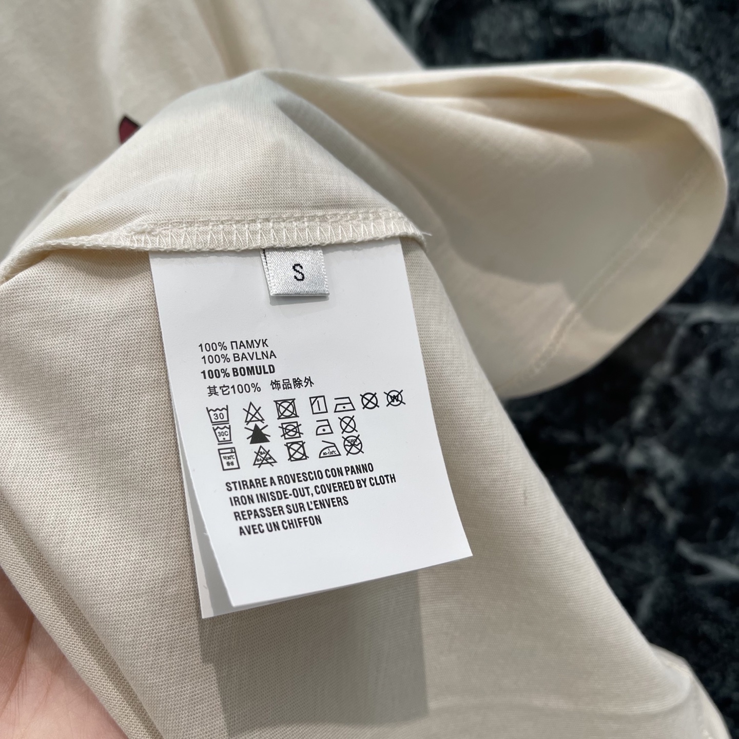 AC 26早秋新款 1996字母T恤 正面品牌字母印花字样 品牌感满满。宽松版型+撞色领口袖口 层次感十