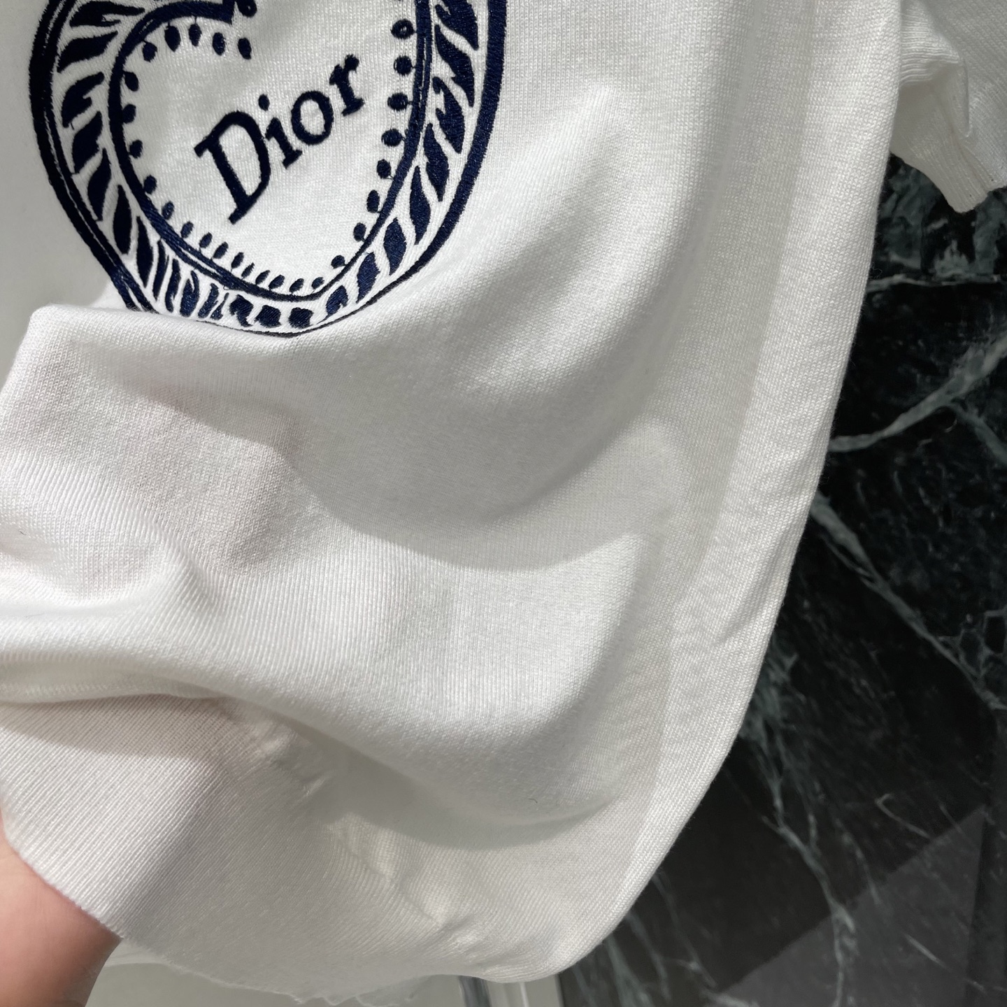 Ｄ家 26早秋新款 爱心刺绣短袖 正面爱心刺绣➕品牌字母字样 简约又有辨识度 撞色滚边领口呼应刺绣 细节