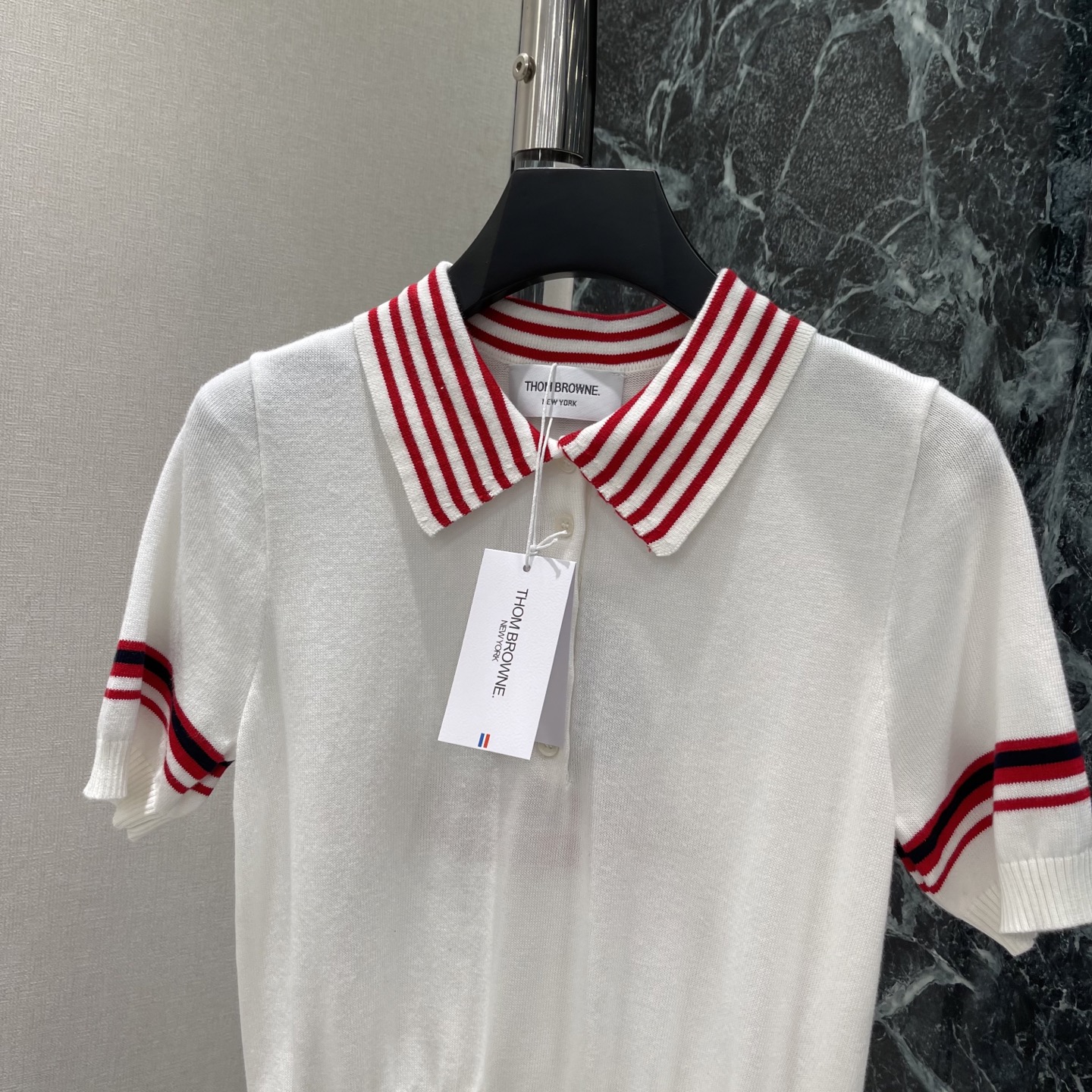 TB 26早秋新款 帆船刺绣针织短袖 搭配条纹翻领和袖口 简约又复古 背部帆船刺绣超有美式复古氛围感，细
