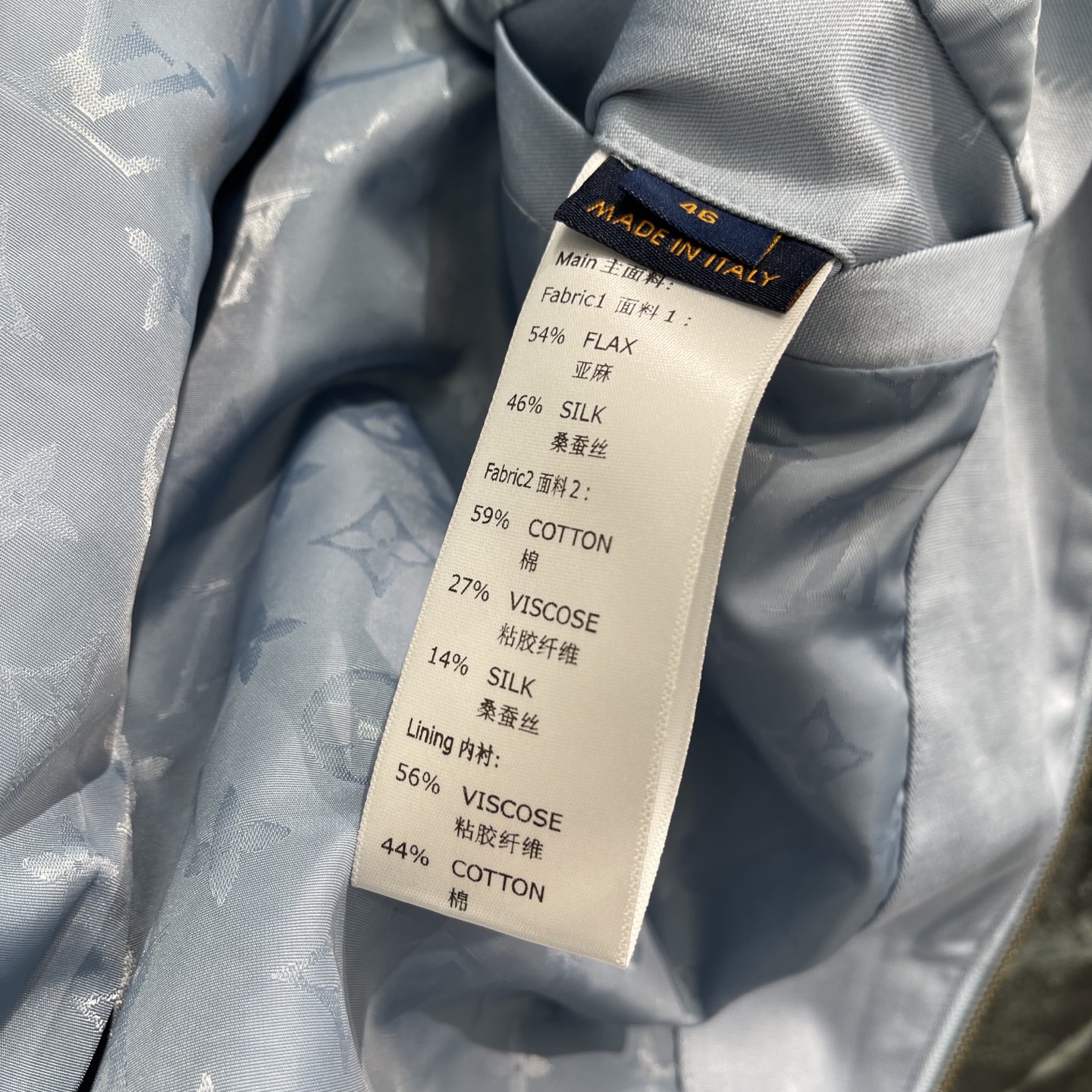 路易 26早秋新款 撞色夹克外套 浅蓝主色+米白拼接 后背刺绣字母辨识度满满 简约又有运动感 轻质面料 