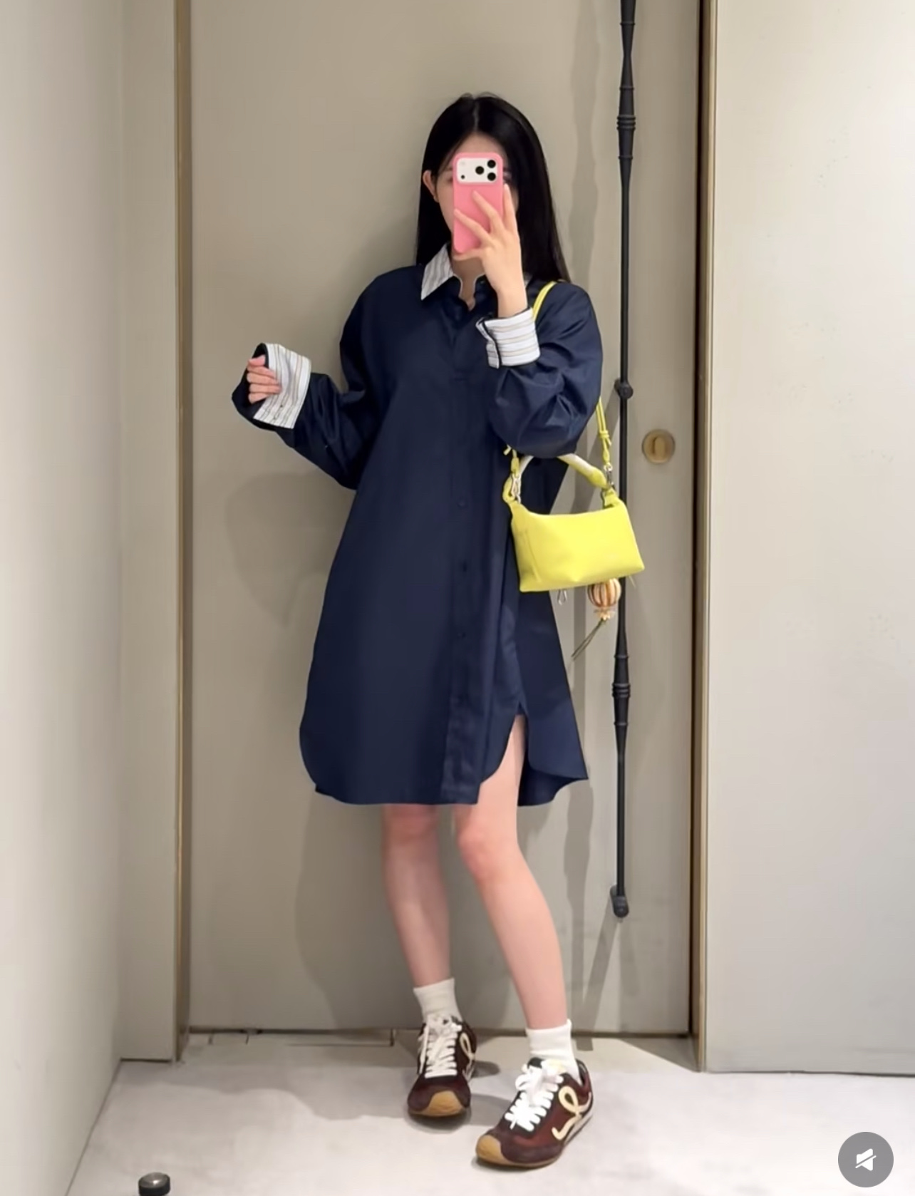 罗意威 26早秋新款 撞色衬衫连衣裙 假两件设计 领口和袖口蓝白条纹拼接 撞色超吸睛!宽松直筒版型 单穿