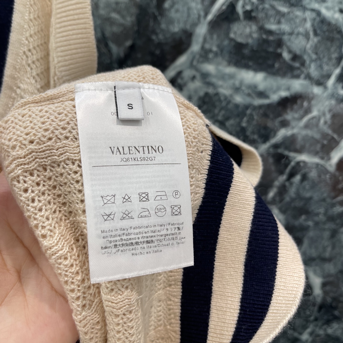 Val华伦 26早秋新款 樱桃无袖背心 领口撞色花边 简约又精致 领口樱桃挂件 俏皮又有细节感 下摆条纹