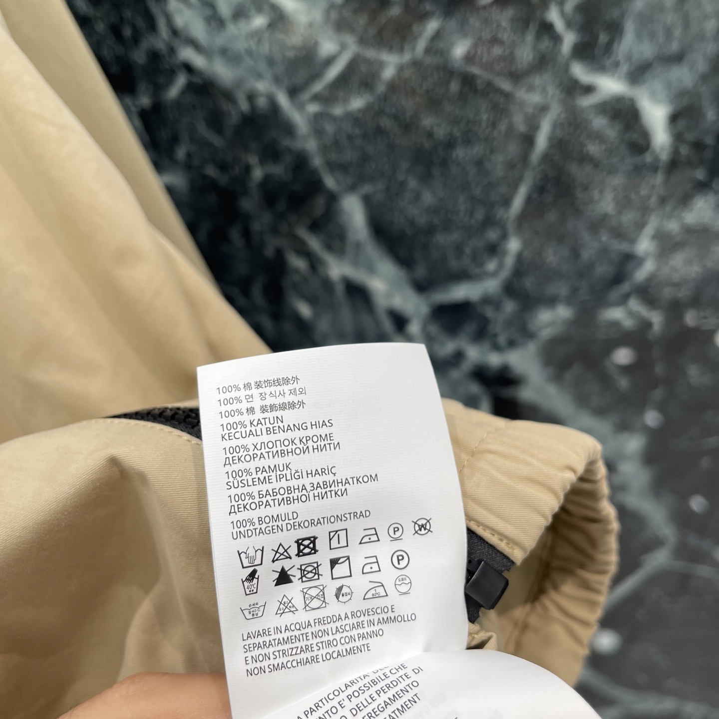 Miu 26早秋新款 翻领长袖外套 通勤或轻户外都超适合!利落版型+柔软触感 都市与自然风格轻松切换 燕麦棕低调百搭，怎