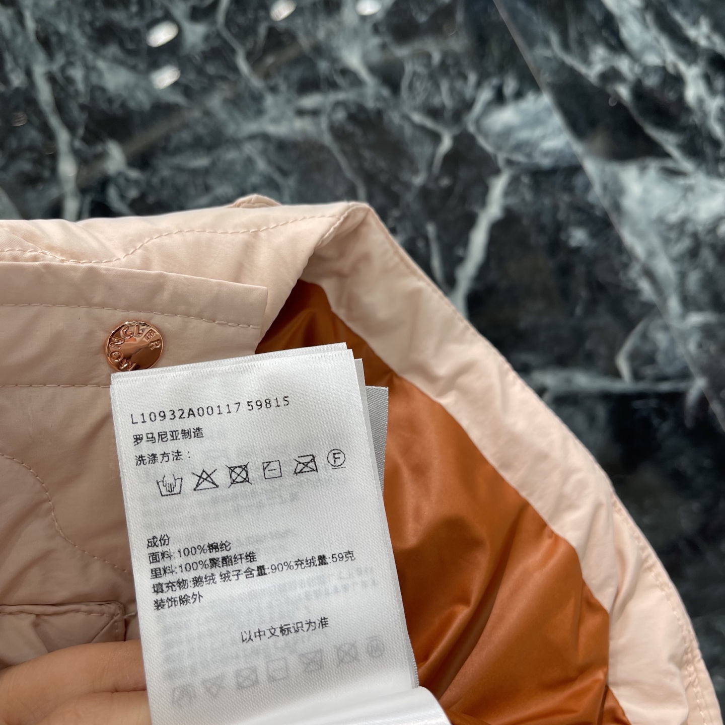 蒙口 26早秋新款 羽绒马甲 经典菱格绗缝设计 轻盈保暖 春秋季节超适合!金属纽扣+翻盖口袋 实用又时髦 胸前徽标刺绣 