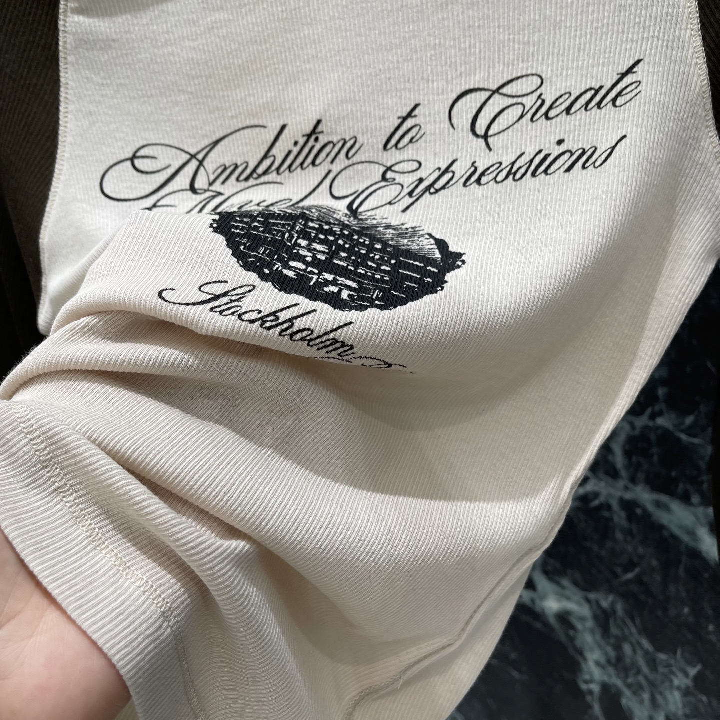 AC 26早秋新款 插肩袖印花T恤 撞色设计超有美式复古感!螺纹棉质面料轻盈透气 七分袖修身剪裁 舒适又显身材 胸前字母