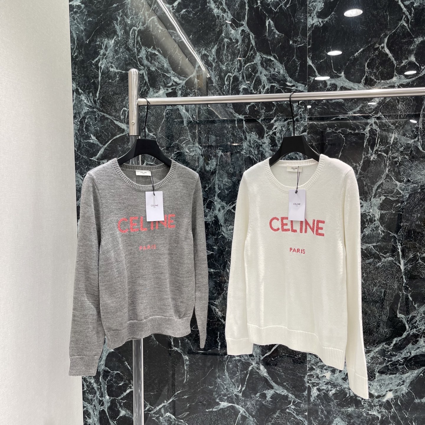 CE 26早秋新款 刺绣针织毛衣 正面红色品牌字母刺绣 品牌感满满 圆领设计简约大方 百搭不挑人 无论配牛仔裤还是半裙都